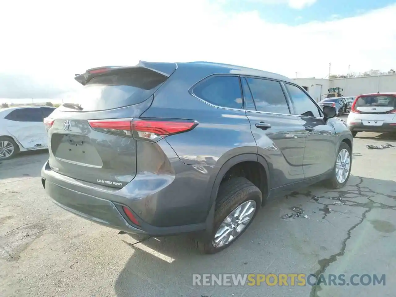 4 Photograph of a damaged car 5TDDZRBH6NS184895 TOYOTA HIGHLANDER 2022