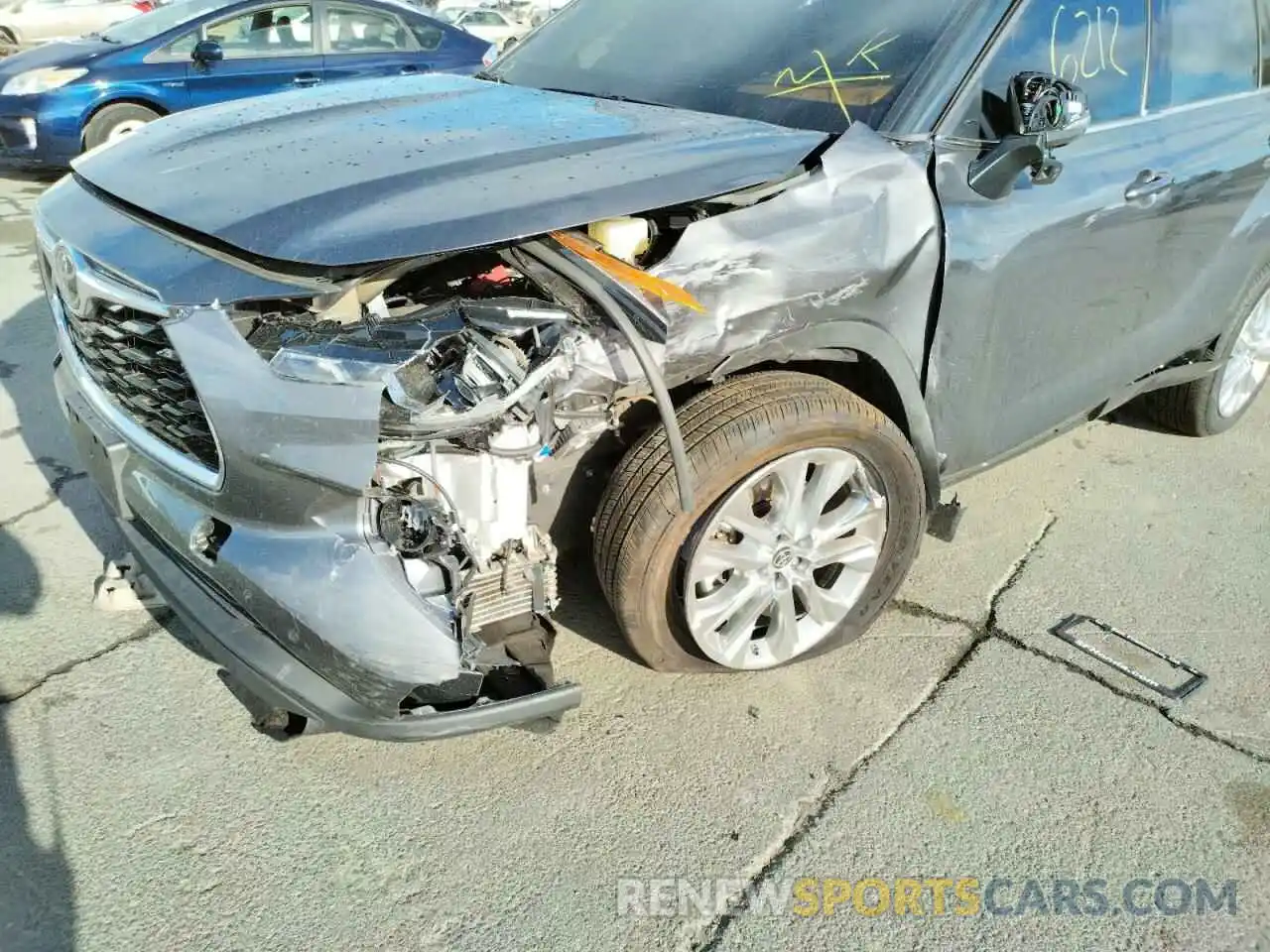 9 Photograph of a damaged car 5TDDZRBH6NS184895 TOYOTA HIGHLANDER 2022