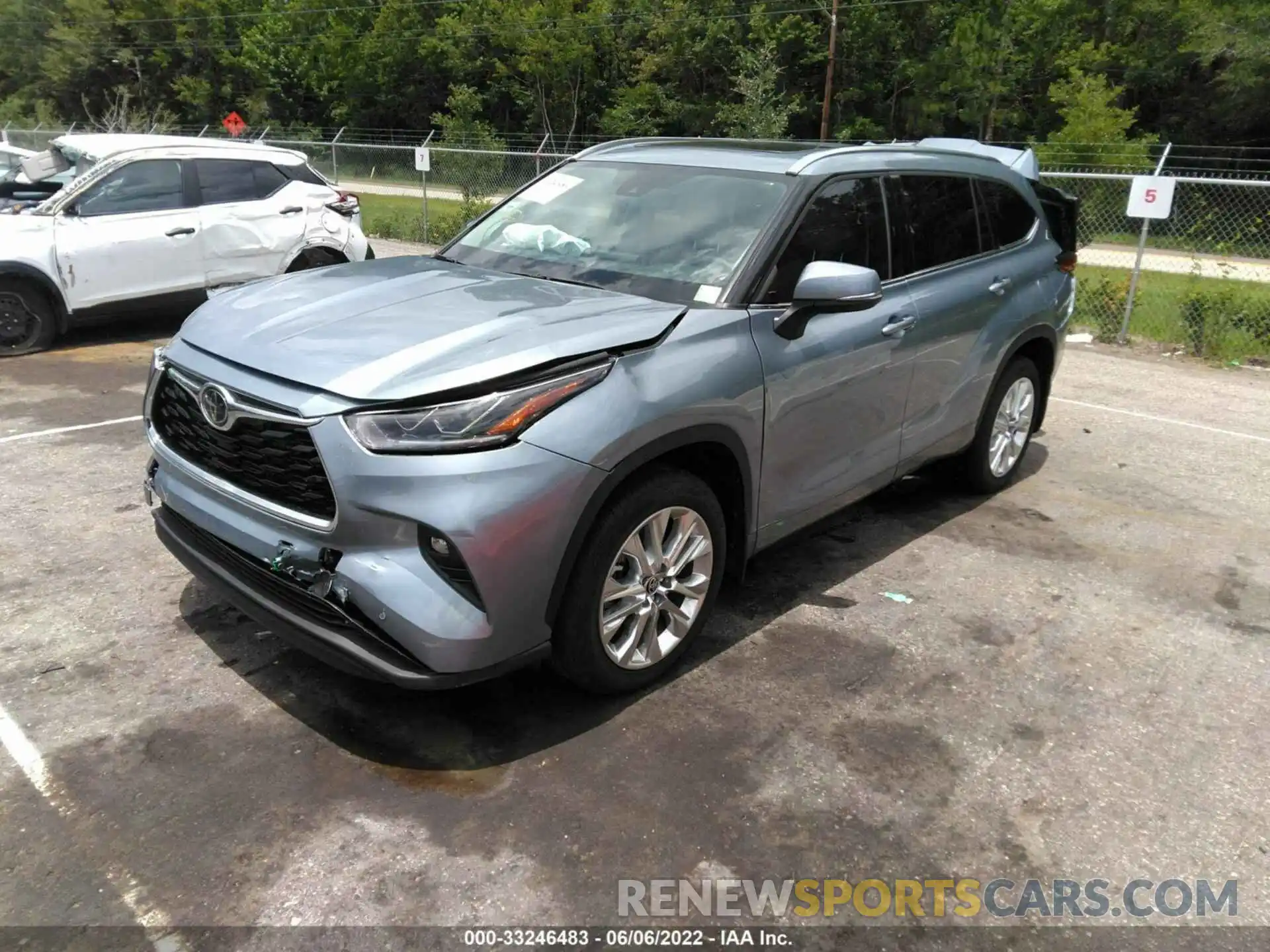 2 Photograph of a damaged car 5TDDZRBH7NS164512 TOYOTA HIGHLANDER 2022