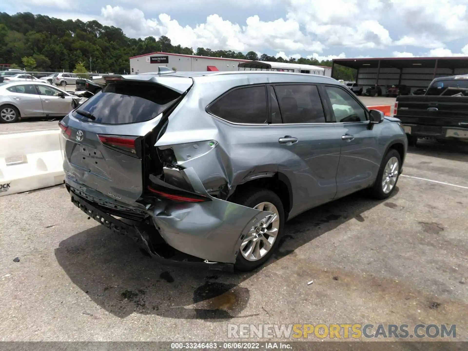 4 Photograph of a damaged car 5TDDZRBH7NS164512 TOYOTA HIGHLANDER 2022