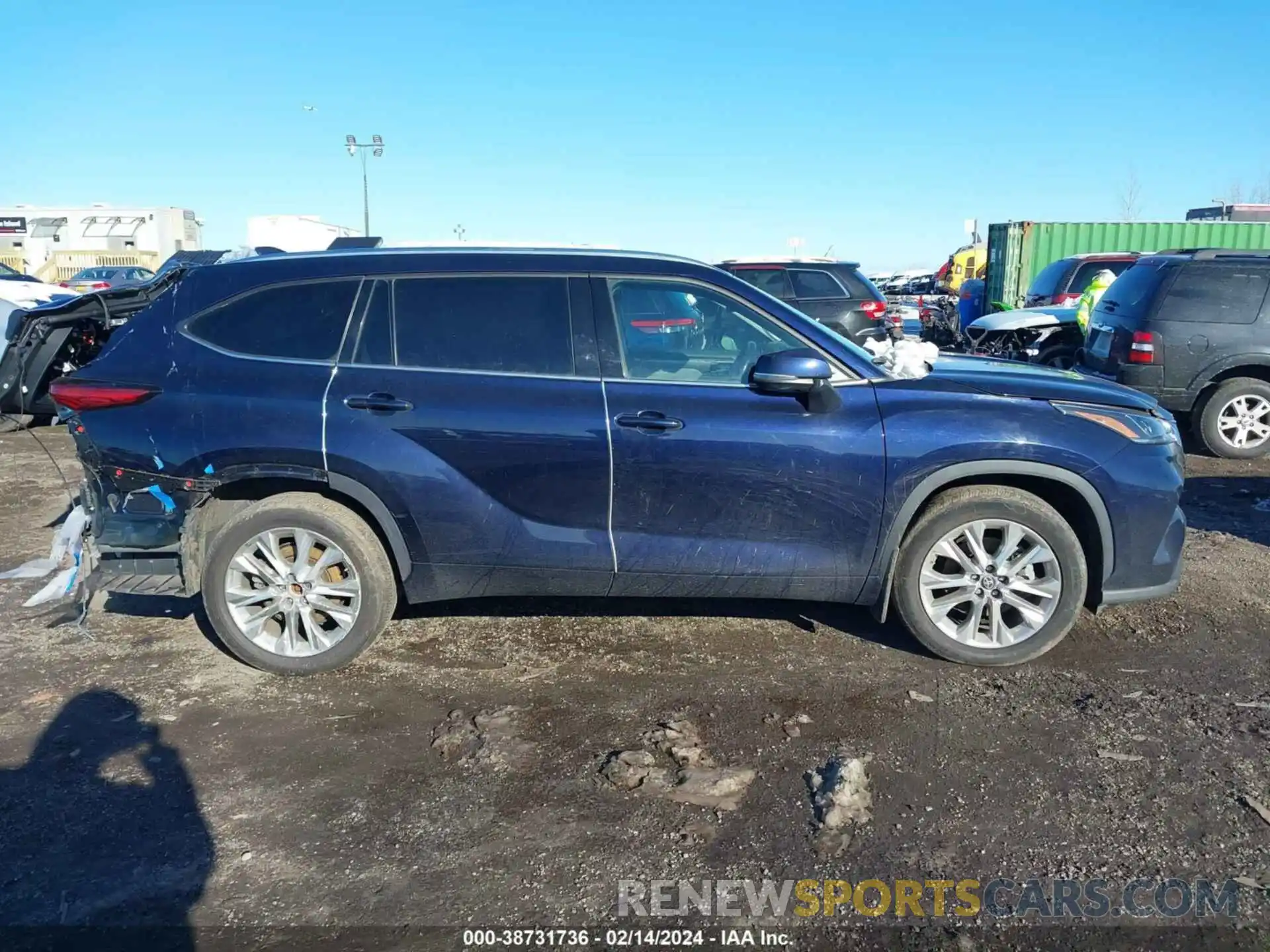 14 Photograph of a damaged car 5TDDZRBH7NS176028 TOYOTA HIGHLANDER 2022