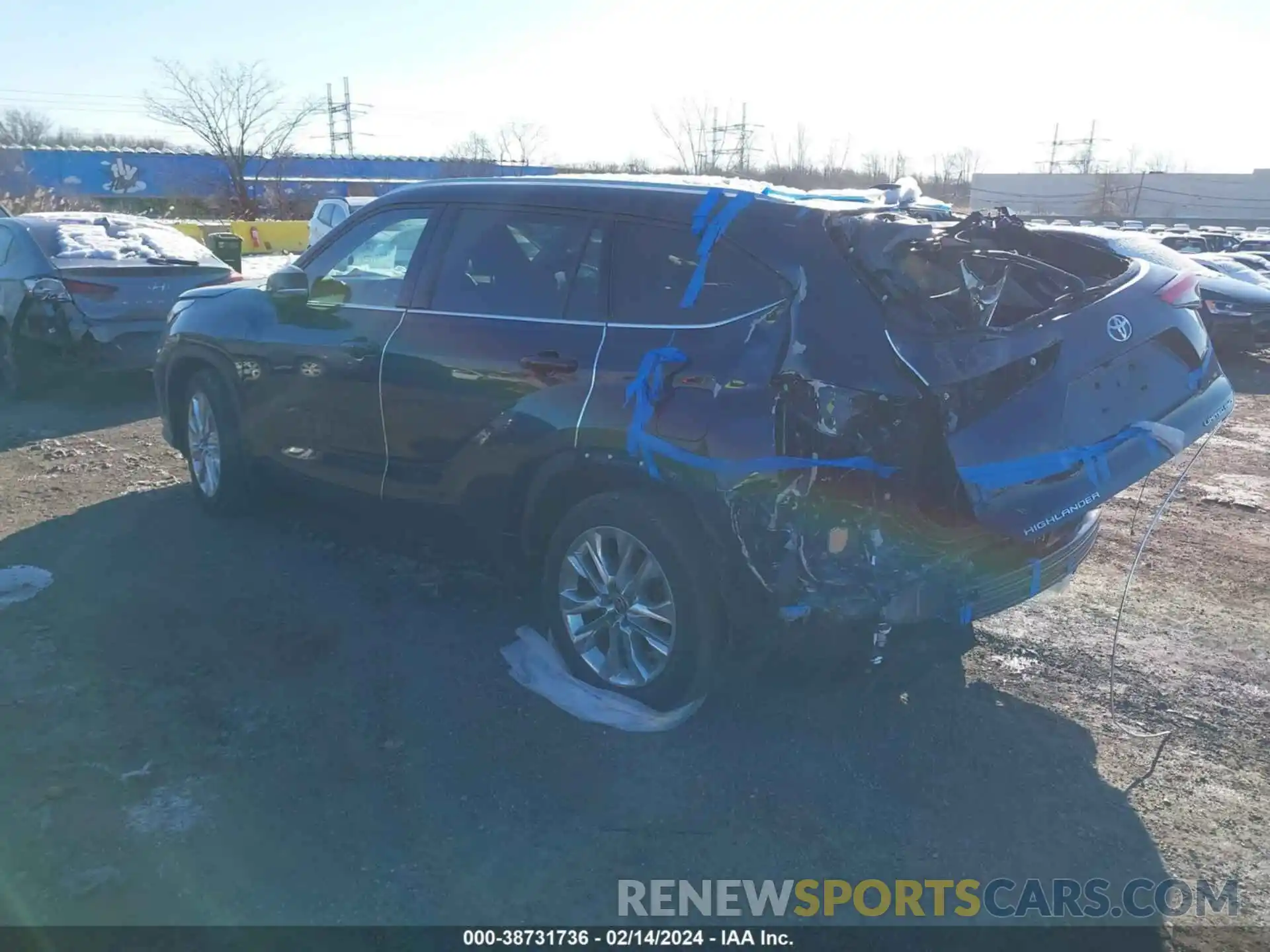 3 Photograph of a damaged car 5TDDZRBH7NS176028 TOYOTA HIGHLANDER 2022