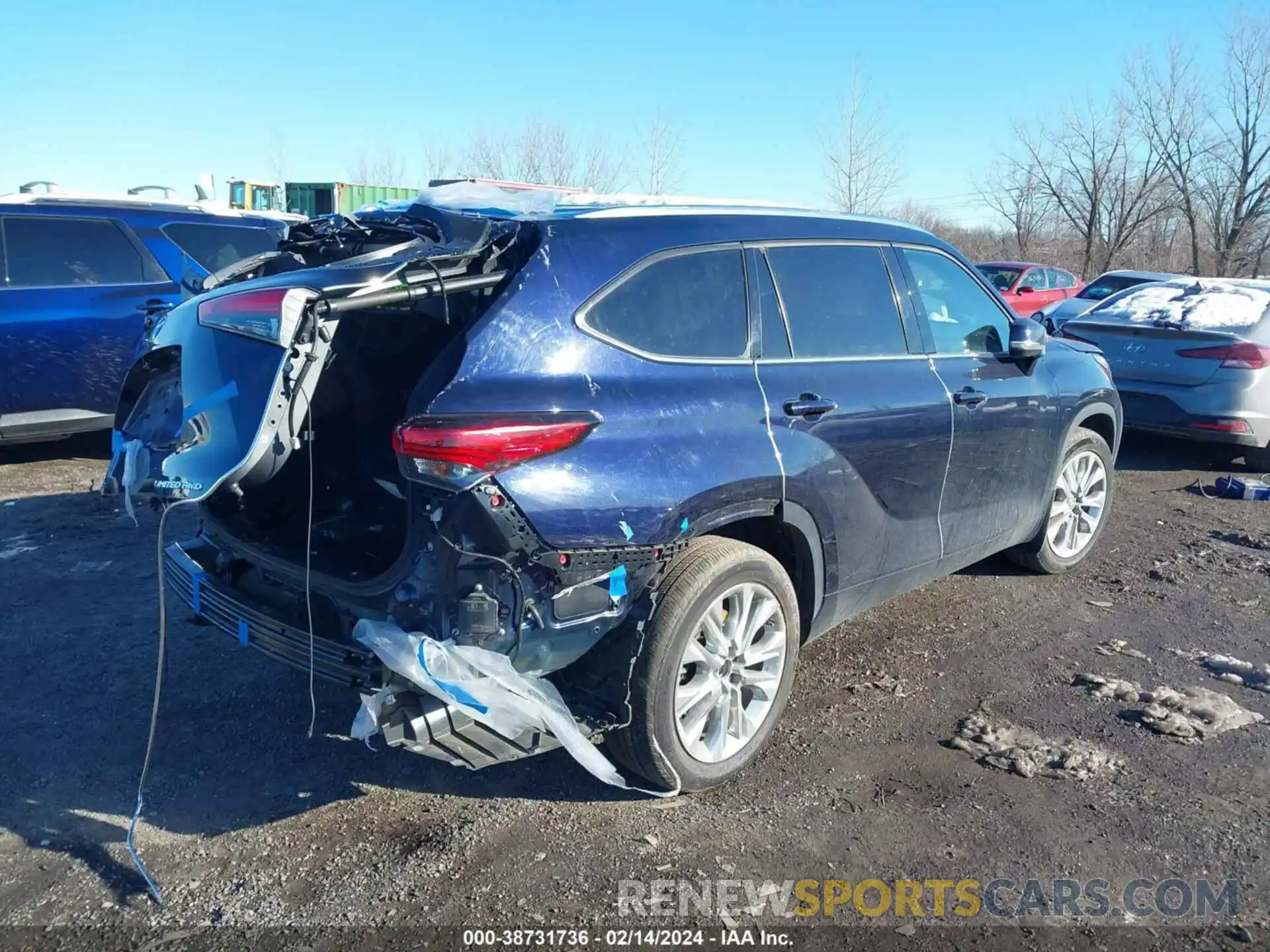 4 Photograph of a damaged car 5TDDZRBH7NS176028 TOYOTA HIGHLANDER 2022