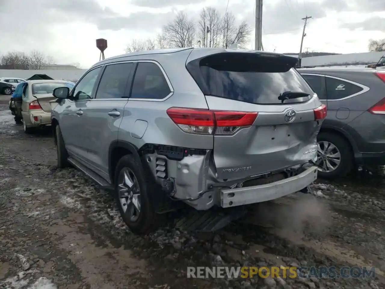 3 Photograph of a damaged car 5TDDZRFHXJS872483 TOYOTA HIGHLANDER 2022