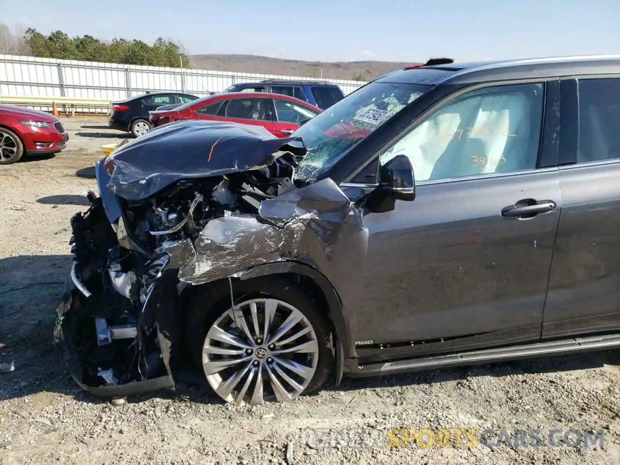 9 Photograph of a damaged car 5TDEBRCH1NS075722 TOYOTA HIGHLANDER 2022