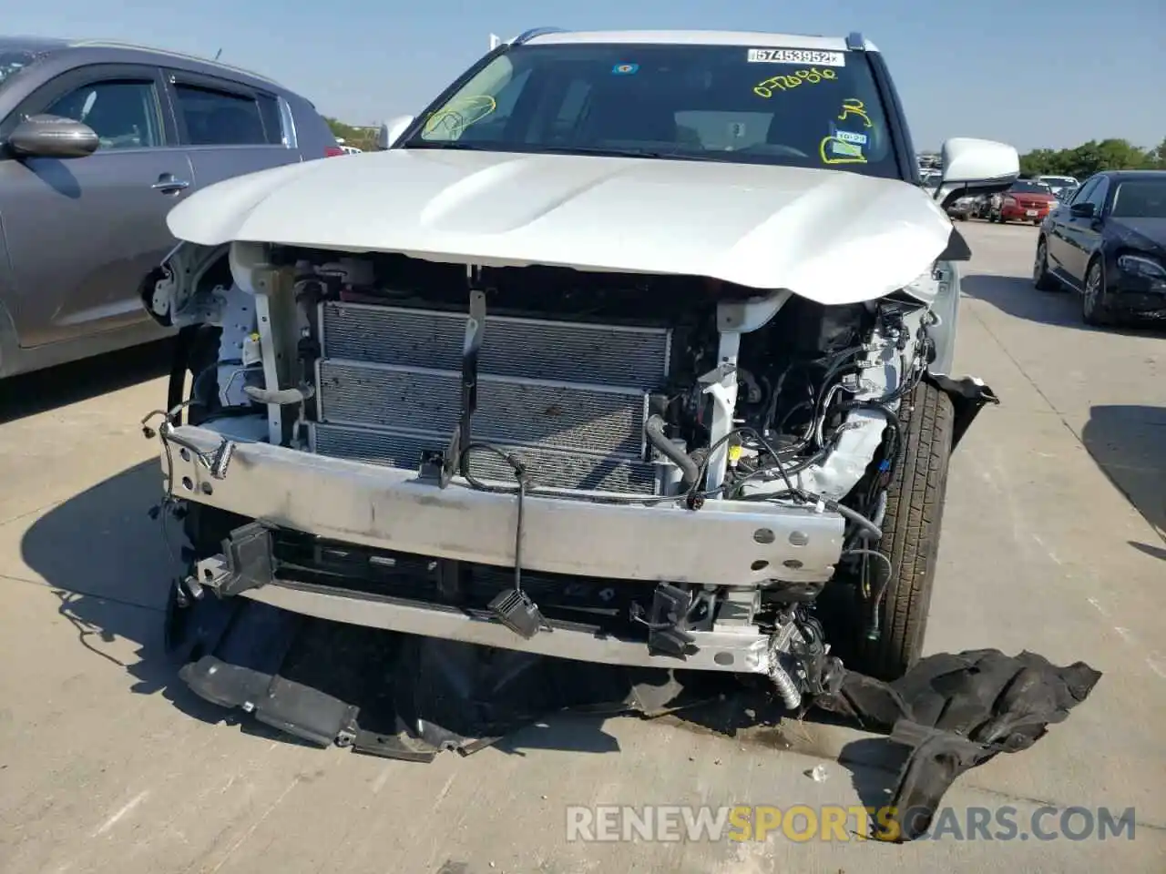 9 Photograph of a damaged car 5TDEBRCH6NS072086 TOYOTA HIGHLANDER 2022