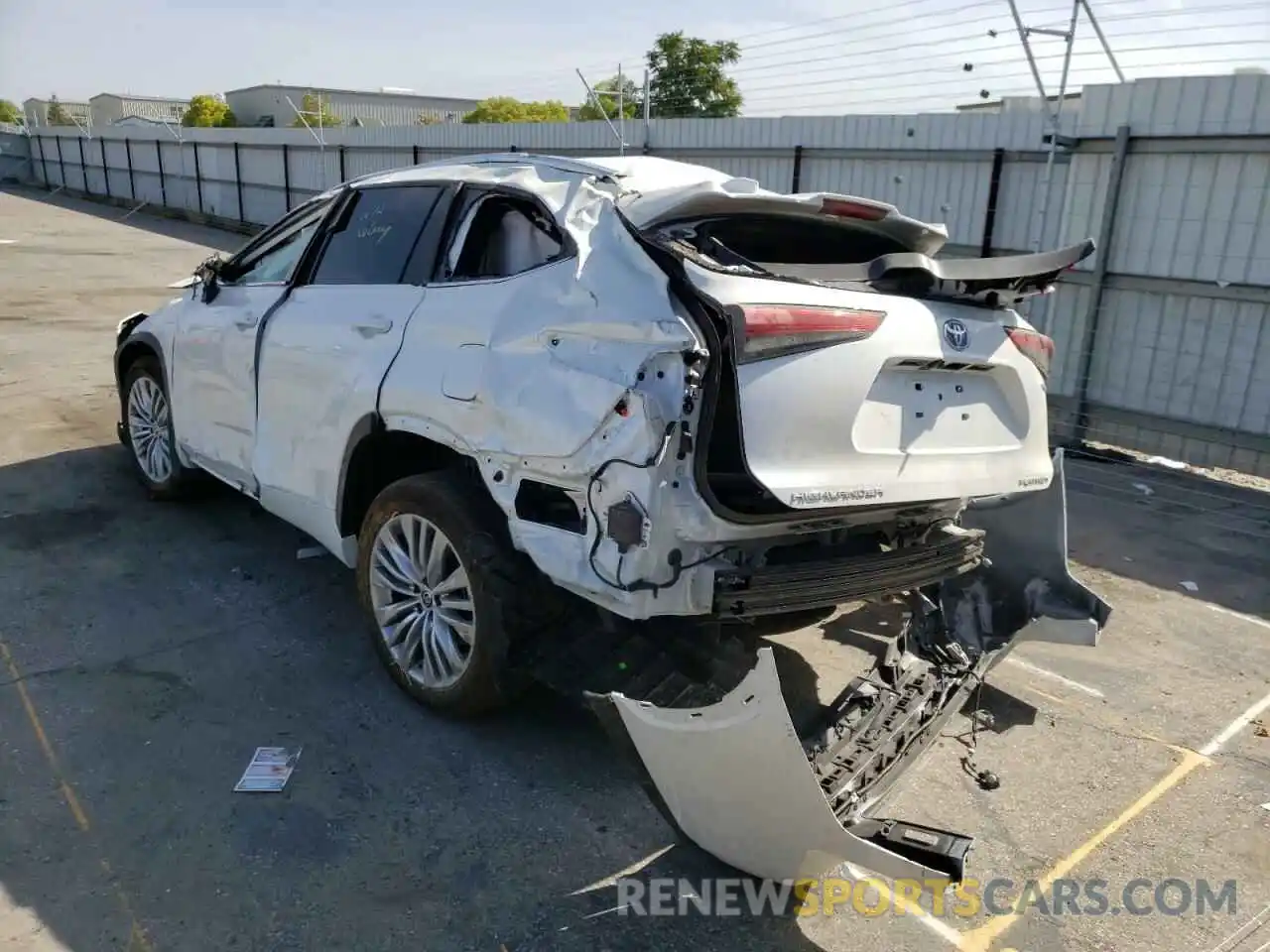 3 Photograph of a damaged car 5TDEBRCH6NS084710 TOYOTA HIGHLANDER 2022