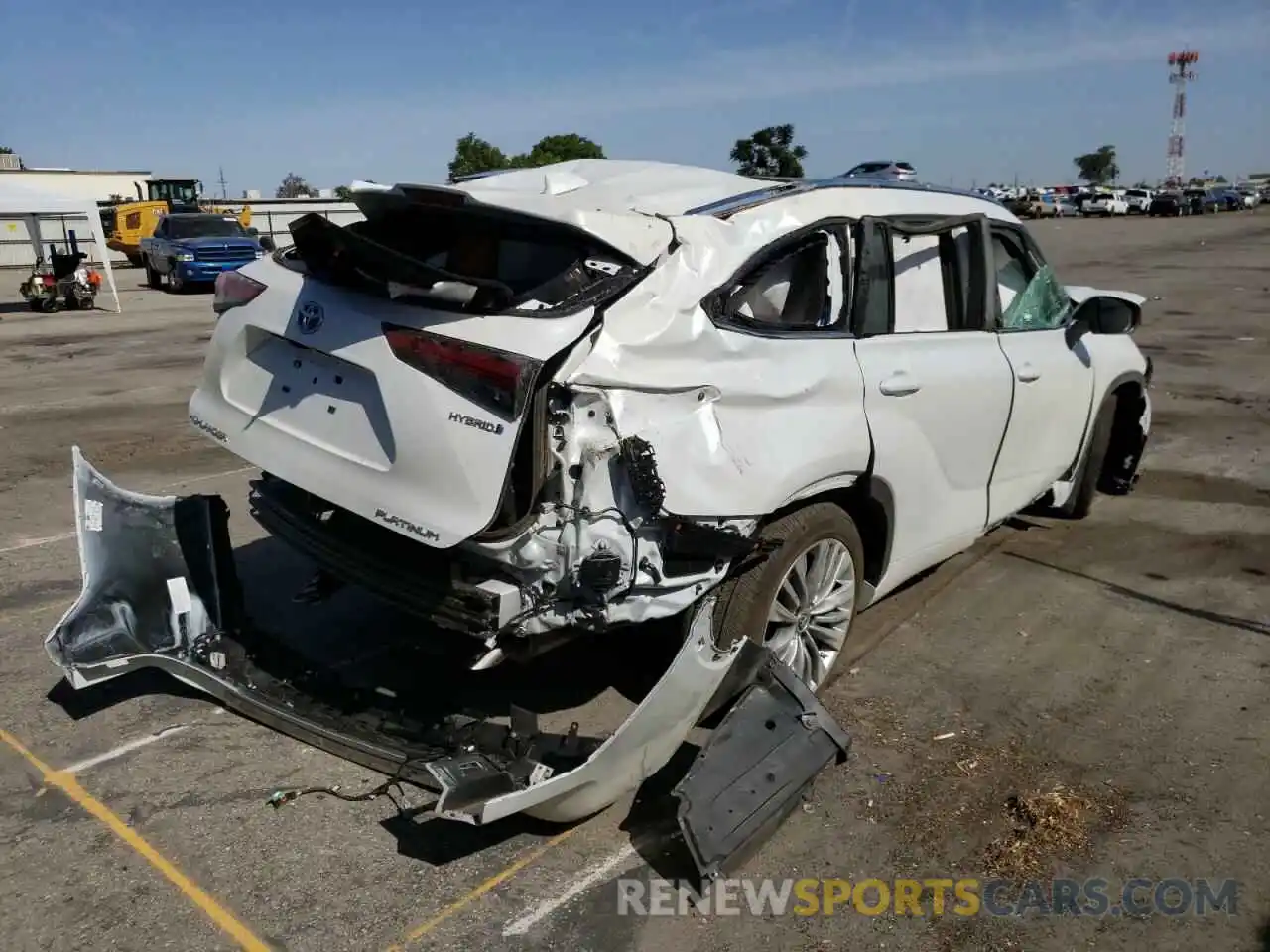 4 Photograph of a damaged car 5TDEBRCH6NS084710 TOYOTA HIGHLANDER 2022