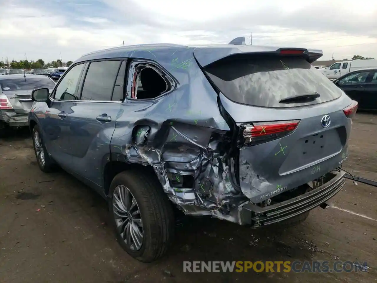 3 Photograph of a damaged car 5TDEBRCH8NS082487 TOYOTA HIGHLANDER 2022