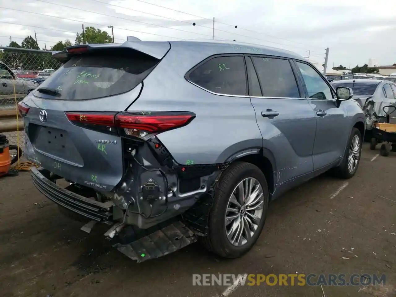 4 Photograph of a damaged car 5TDEBRCH8NS082487 TOYOTA HIGHLANDER 2022