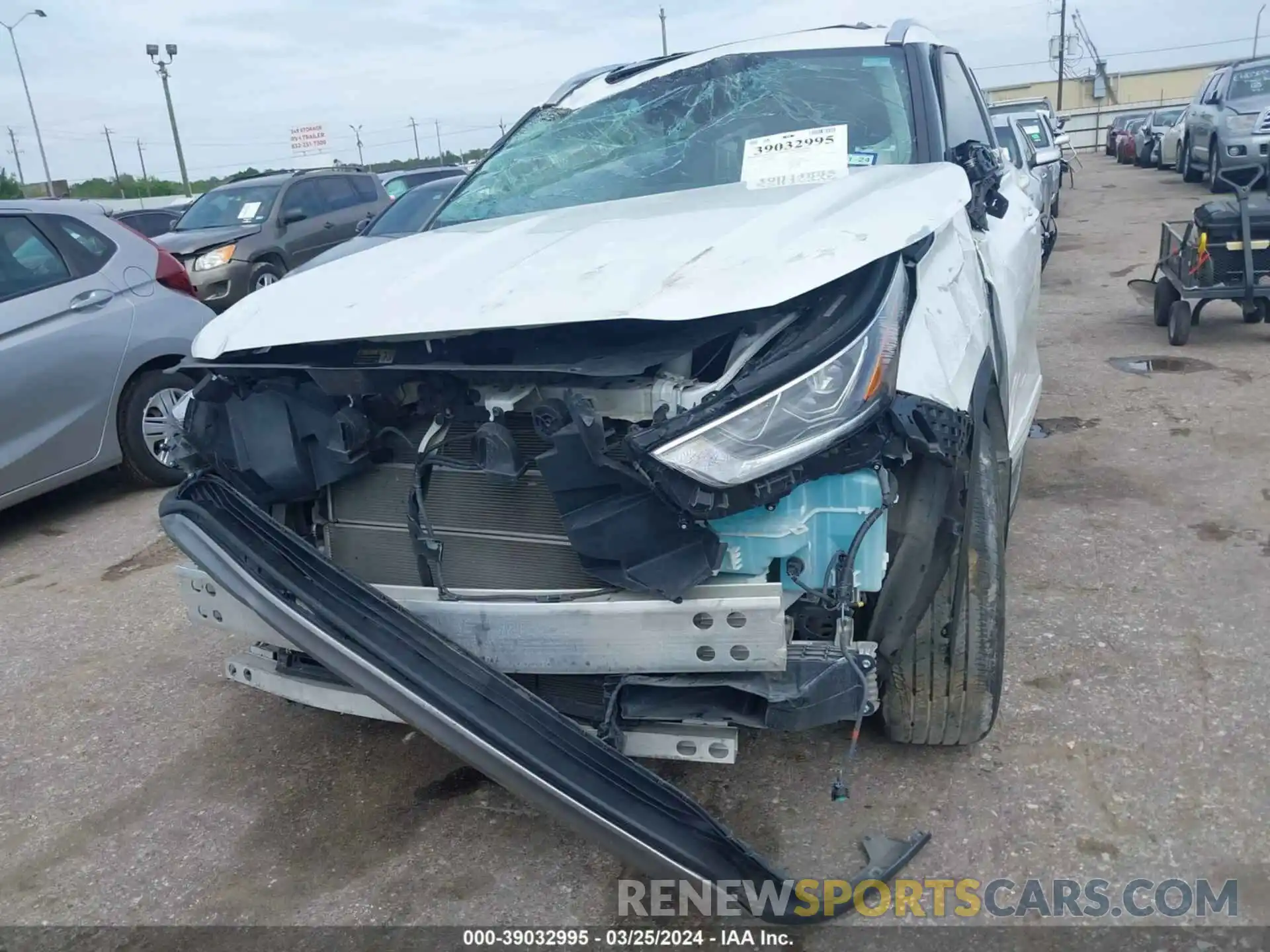 11 Photograph of a damaged car 5TDEBRCH9NS078822 TOYOTA HIGHLANDER 2022