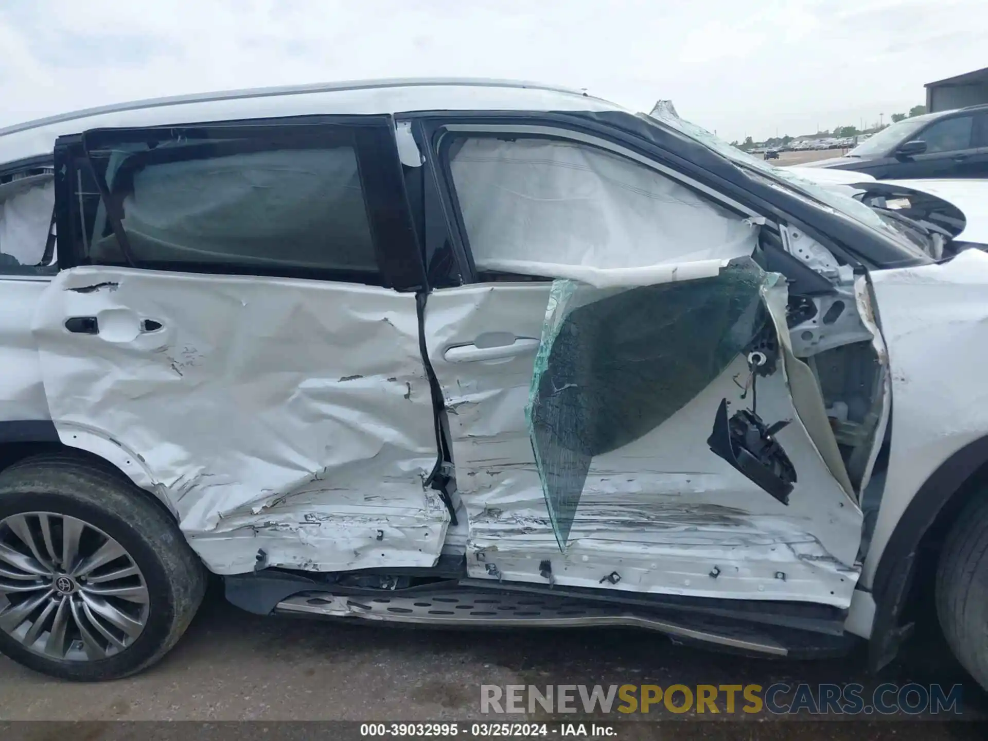 12 Photograph of a damaged car 5TDEBRCH9NS078822 TOYOTA HIGHLANDER 2022