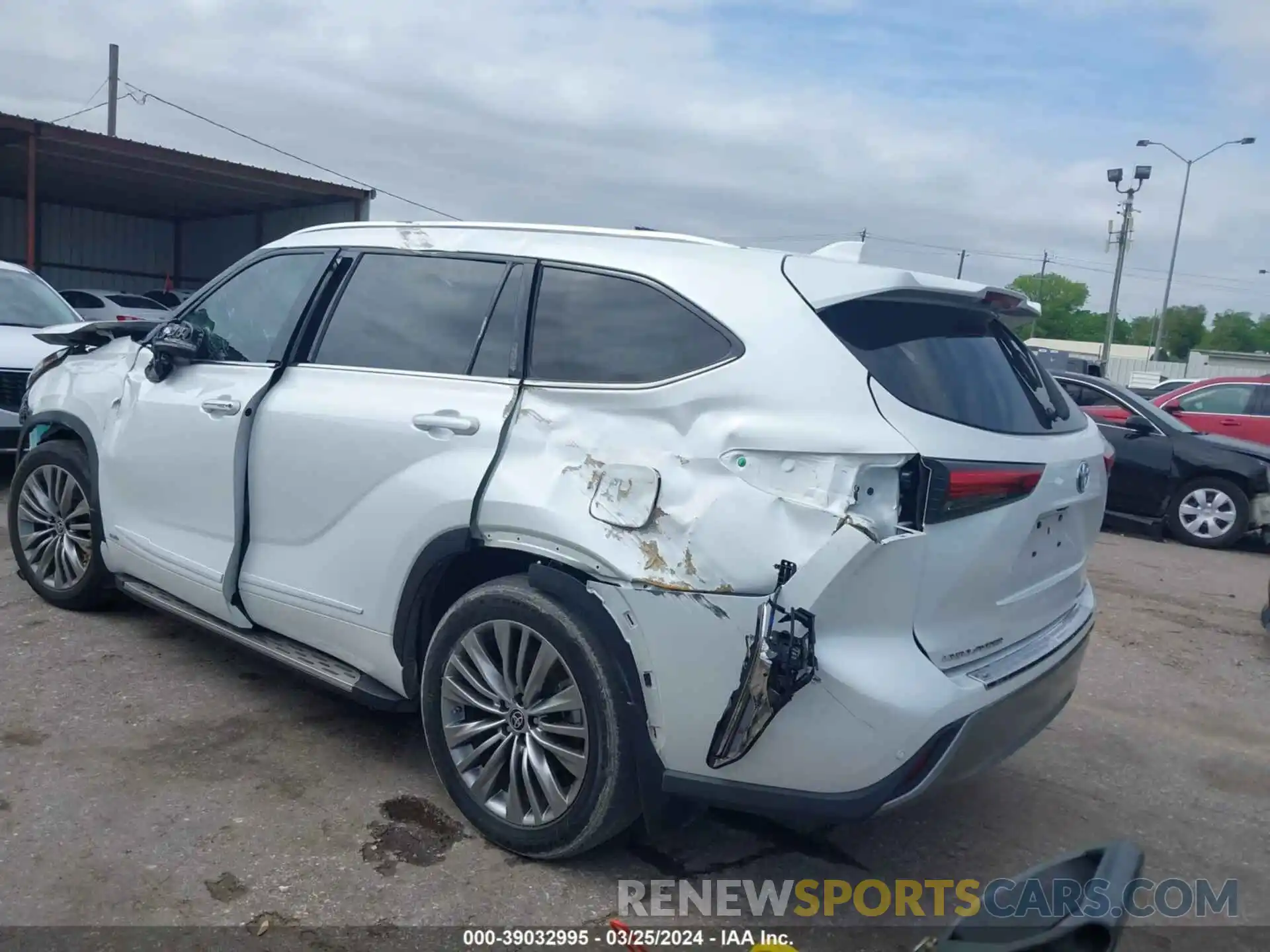 3 Photograph of a damaged car 5TDEBRCH9NS078822 TOYOTA HIGHLANDER 2022