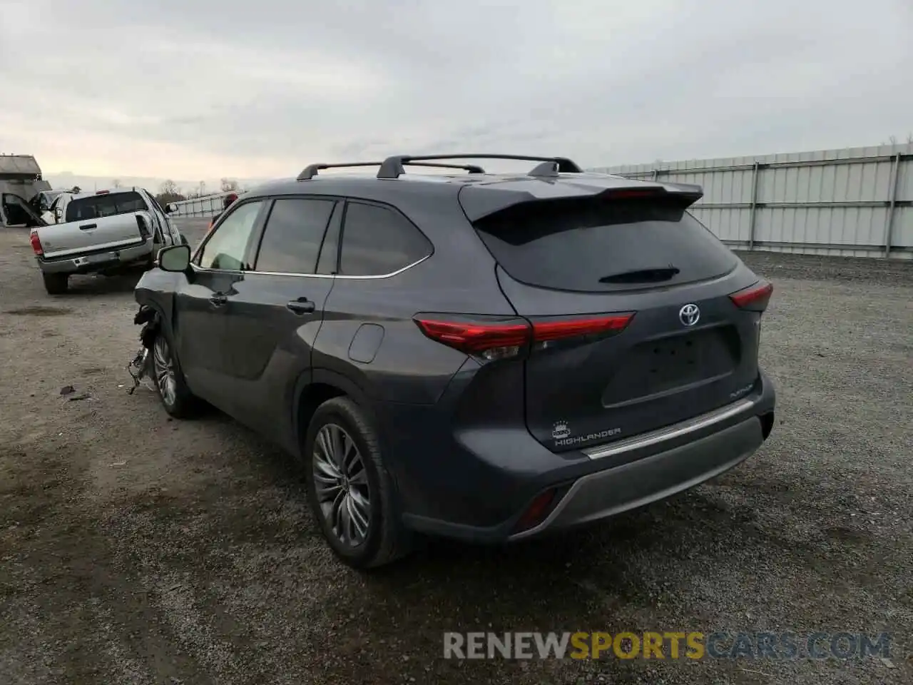 3 Photograph of a damaged car 5TDEBRCHXNS075556 TOYOTA HIGHLANDER 2022