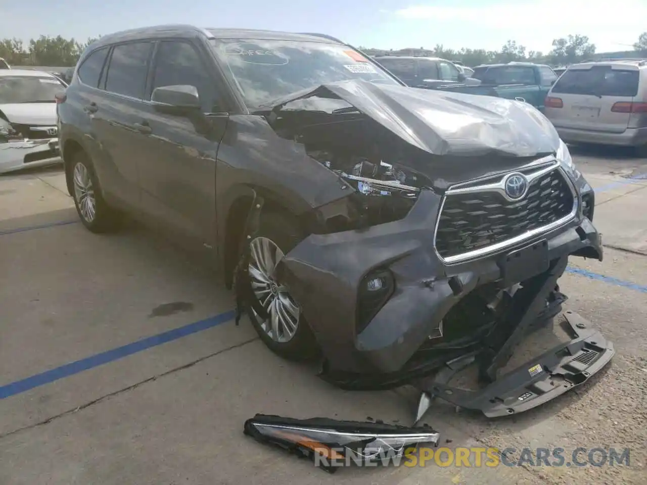 1 Photograph of a damaged car 5TDEBRCHXNS083768 TOYOTA HIGHLANDER 2022