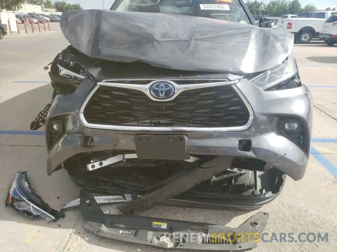 9 Photograph of a damaged car 5TDEBRCHXNS083768 TOYOTA HIGHLANDER 2022