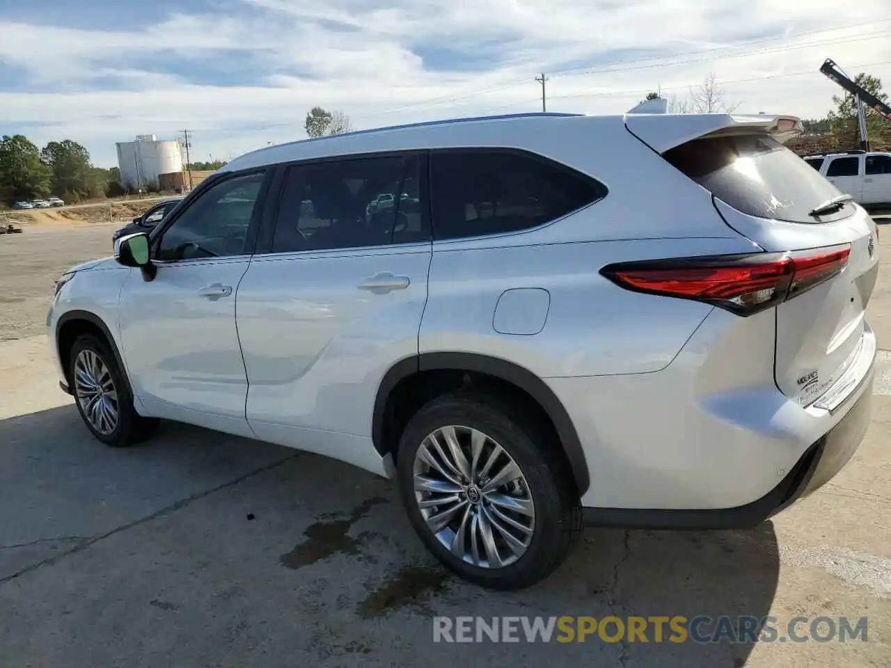 2 Photograph of a damaged car 5TDFZRAH3NS106875 TOYOTA HIGHLANDER 2022