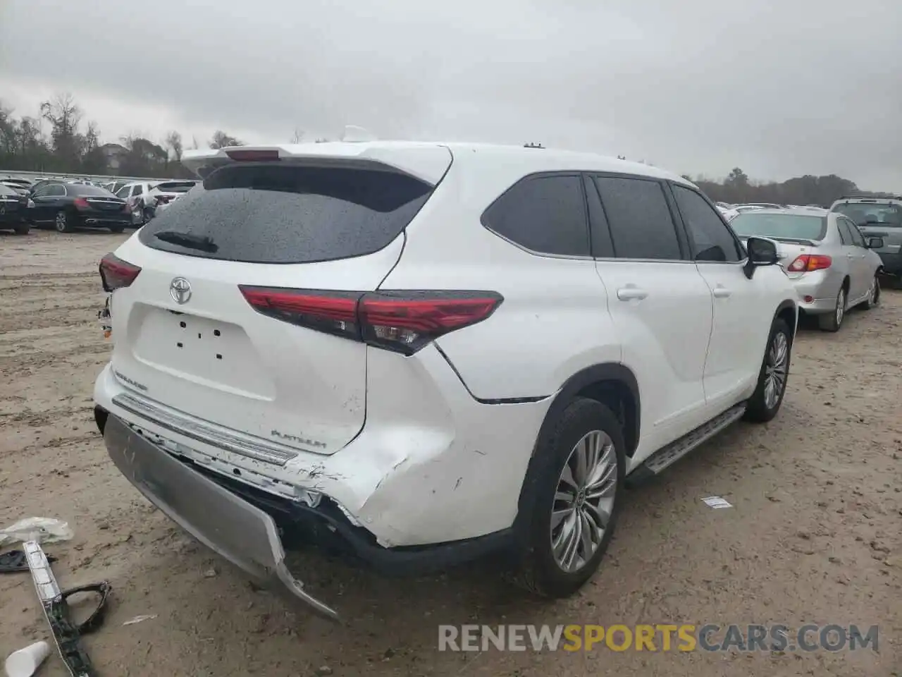 4 Photograph of a damaged car 5TDFZRAH4NS097023 TOYOTA HIGHLANDER 2022