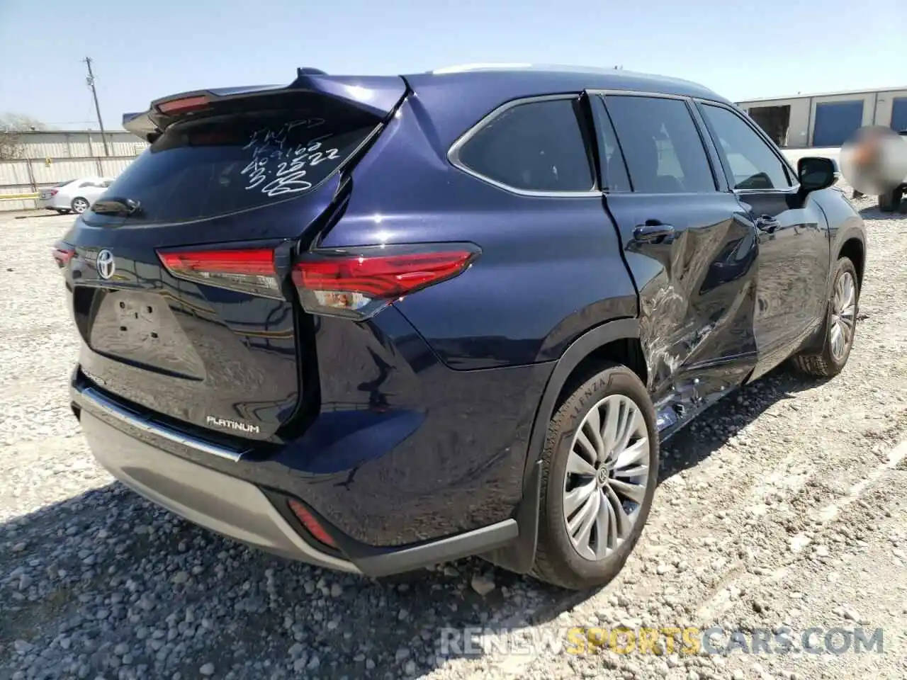 4 Photograph of a damaged car 5TDFZRAH7NS101260 TOYOTA HIGHLANDER 2022