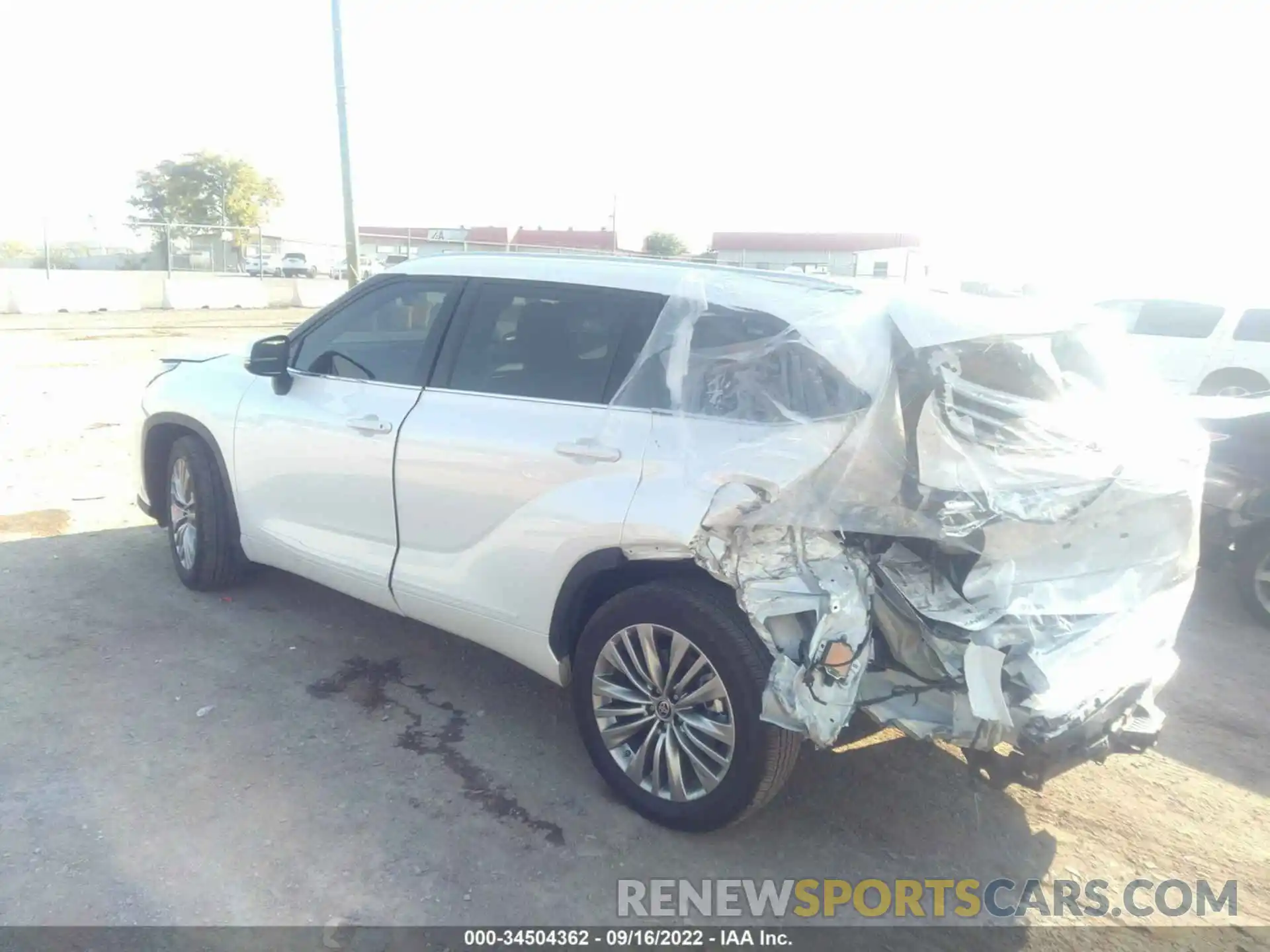 3 Photograph of a damaged car 5TDFZRBH0NS194508 TOYOTA HIGHLANDER 2022