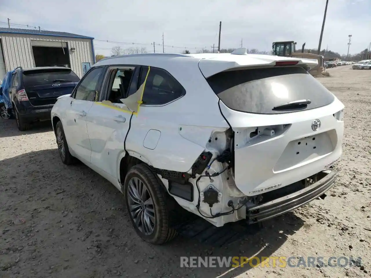 3 Photograph of a damaged car 5TDFZRBH1NS173764 TOYOTA HIGHLANDER 2022