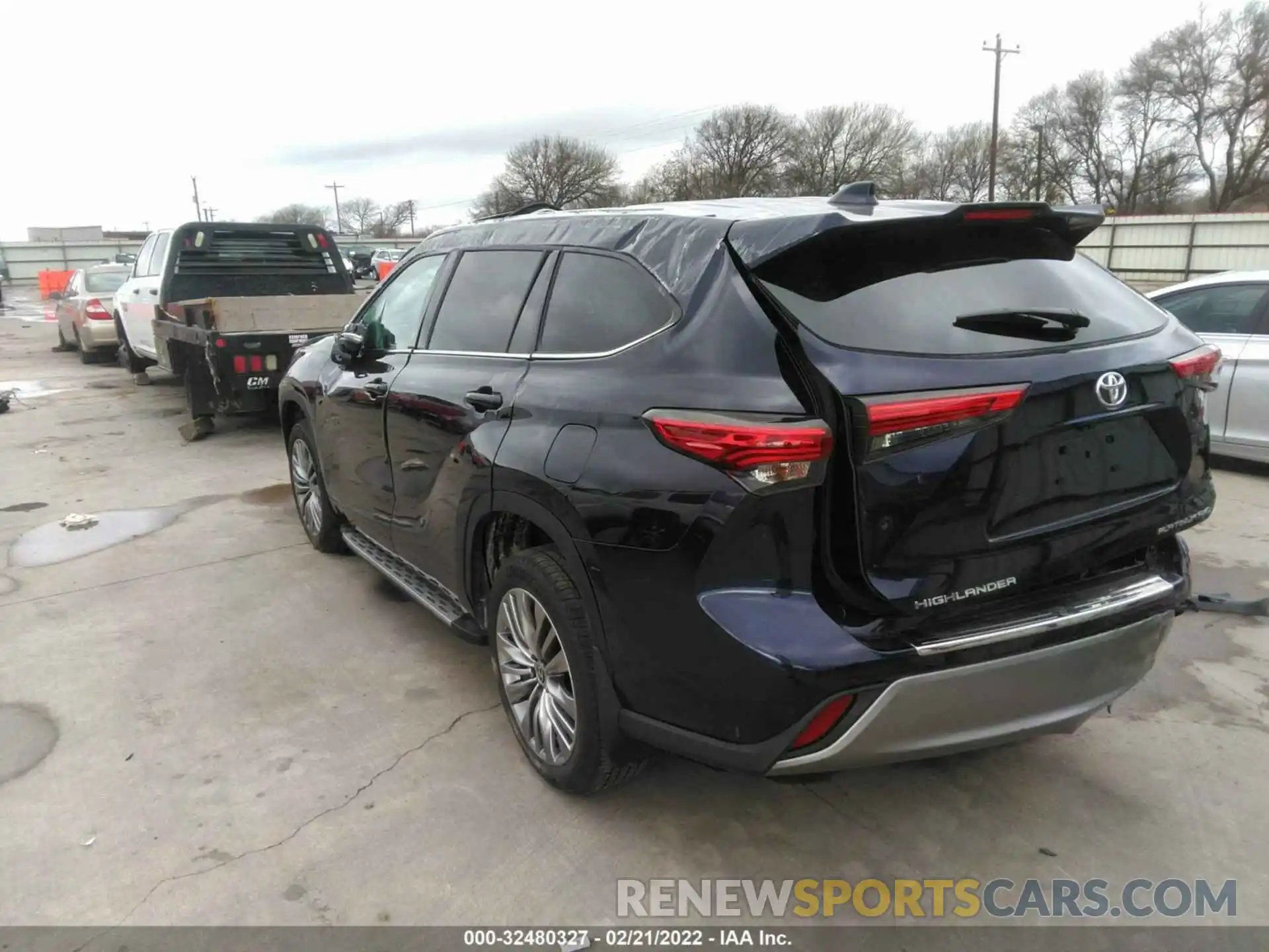 3 Photograph of a damaged car 5TDFZRBH1NS180200 TOYOTA HIGHLANDER 2022