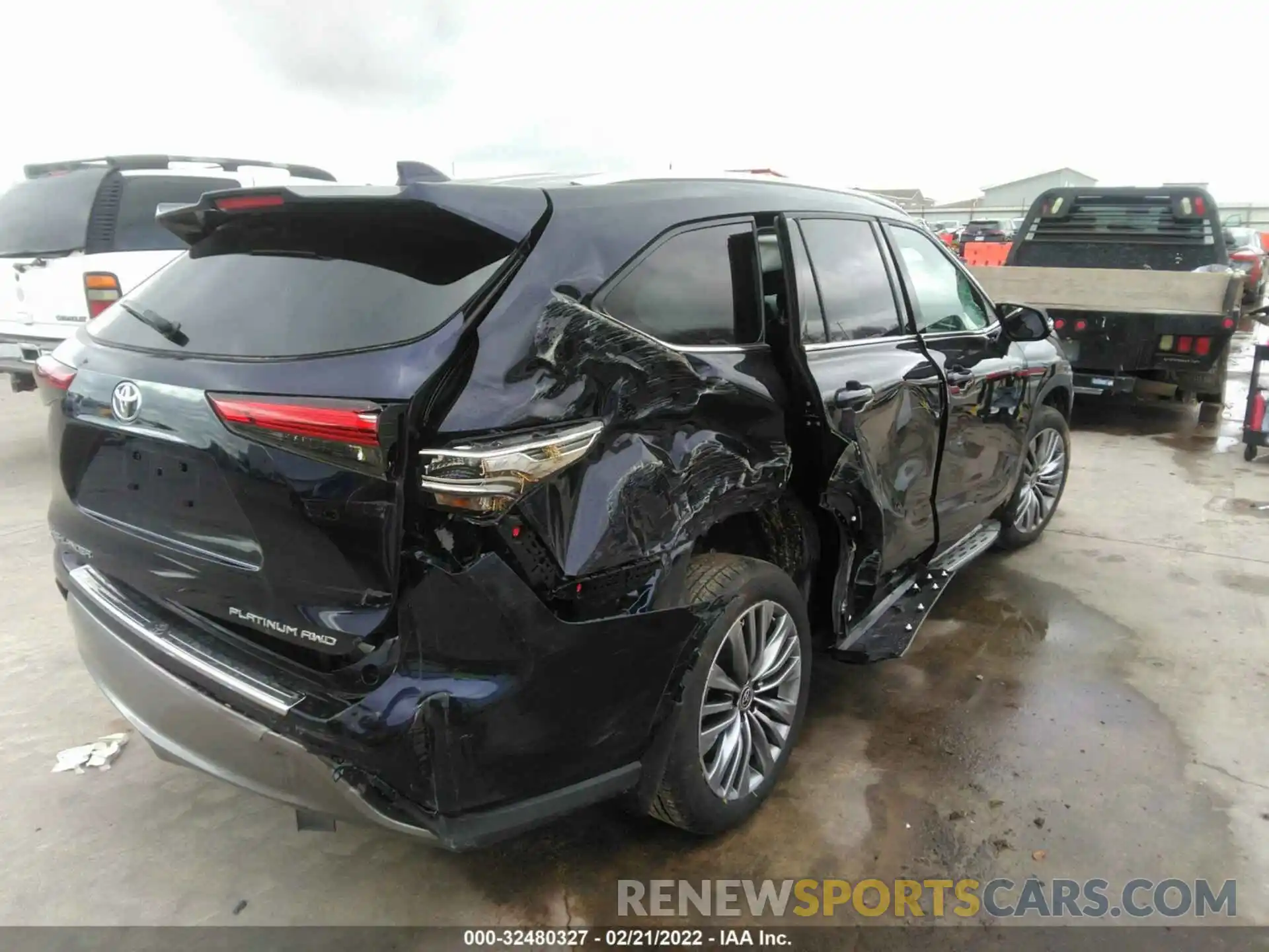 4 Photograph of a damaged car 5TDFZRBH1NS180200 TOYOTA HIGHLANDER 2022