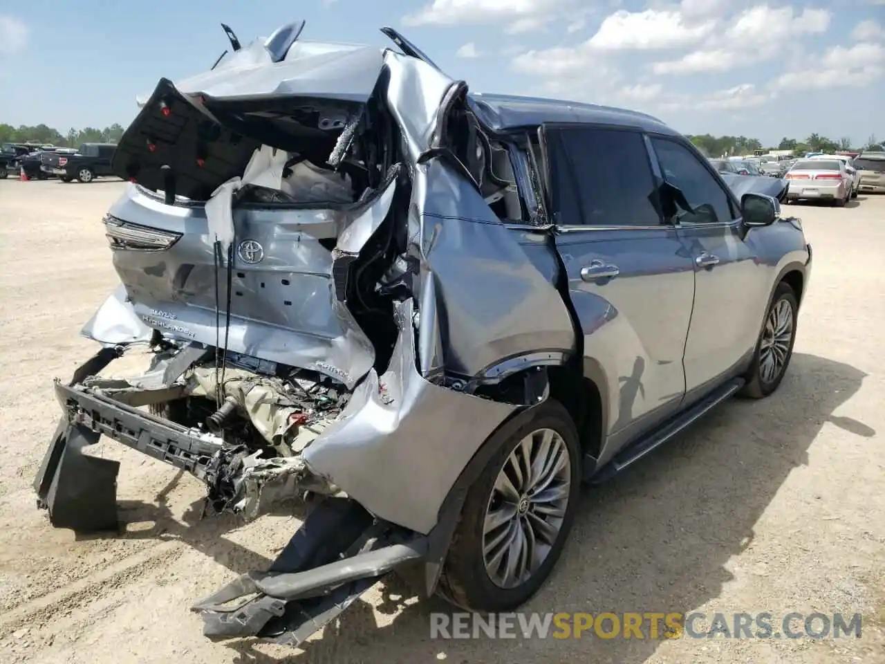 4 Photograph of a damaged car 5TDFZRBH2NS185860 TOYOTA HIGHLANDER 2022