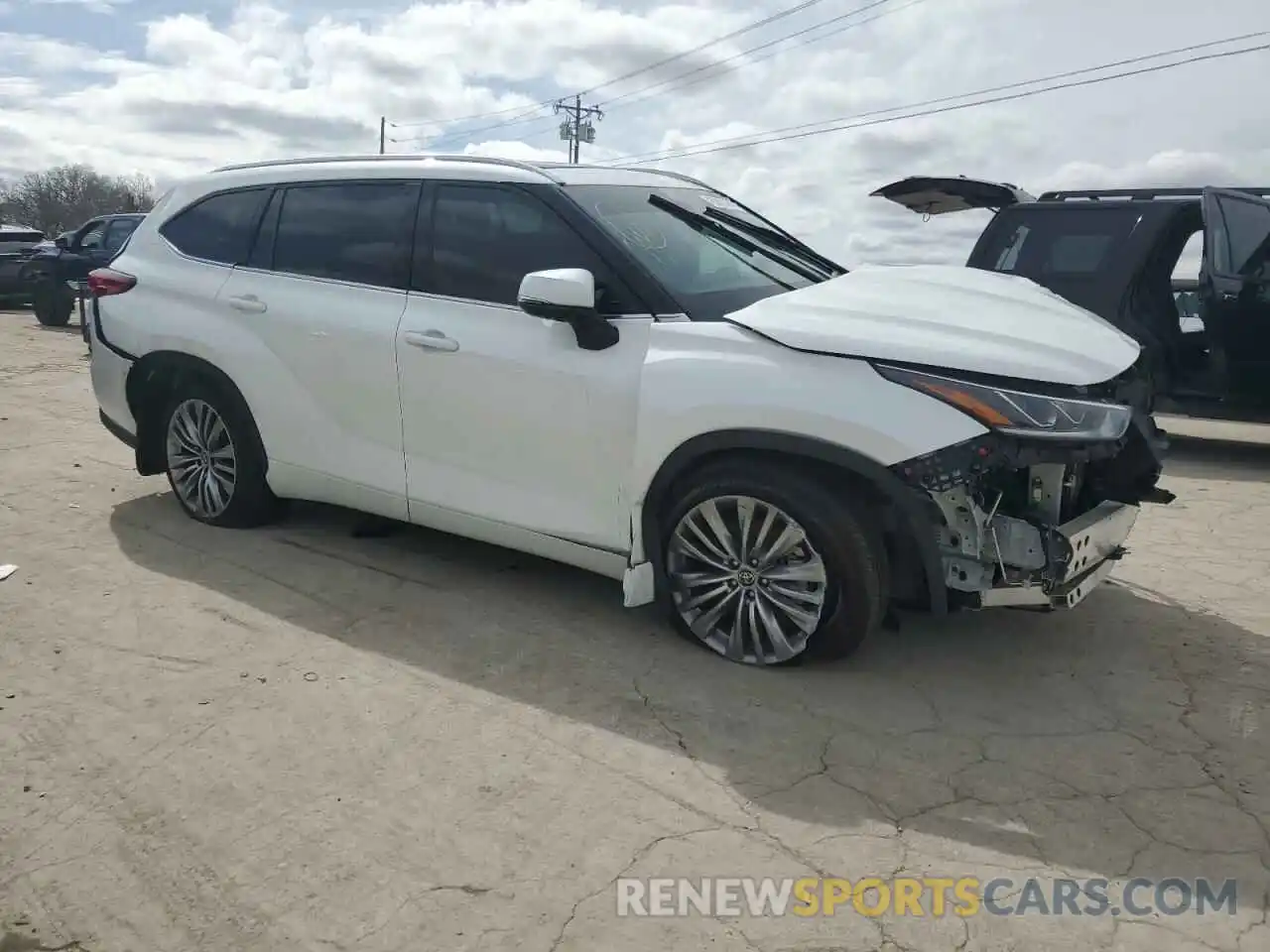 4 Photograph of a damaged car 5TDFZRBH2NS189519 TOYOTA HIGHLANDER 2022