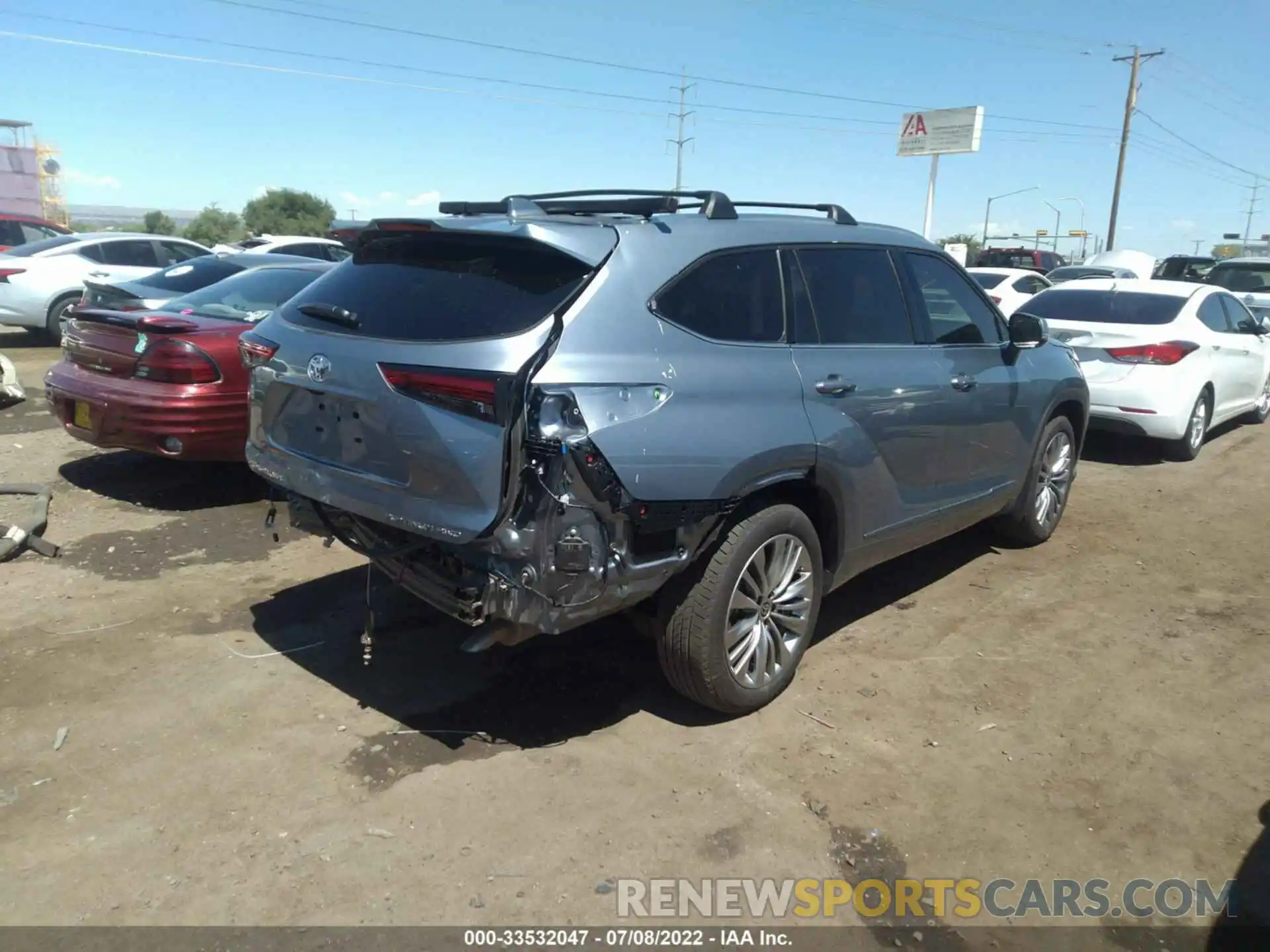 4 Photograph of a damaged car 5TDFZRBH3NS193109 TOYOTA HIGHLANDER 2022