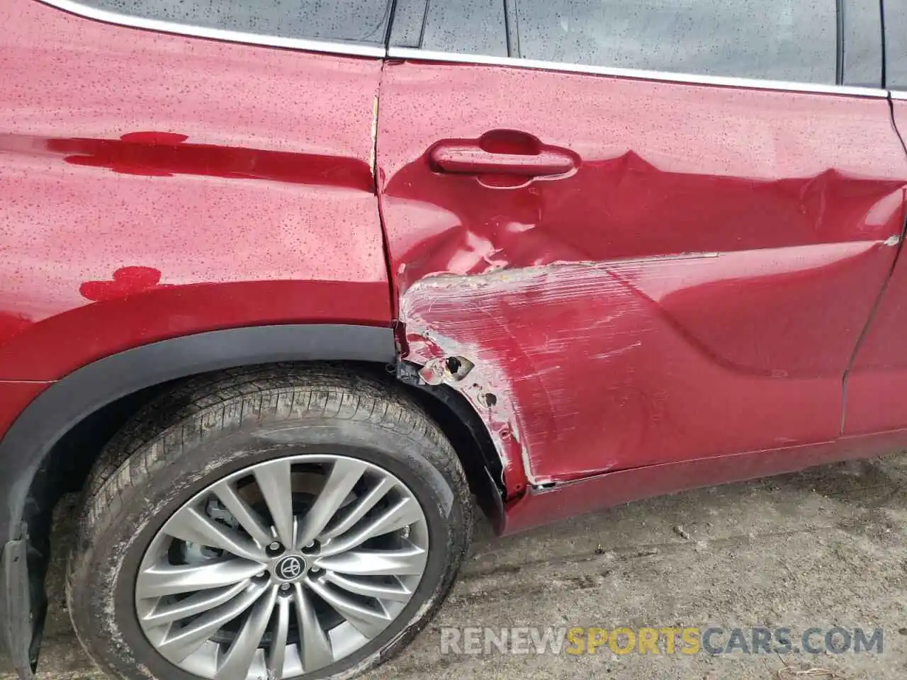 9 Photograph of a damaged car 5TDFZRBH3NS199749 TOYOTA HIGHLANDER 2022