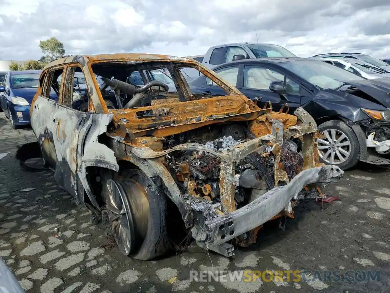 4 Photograph of a damaged car 5TDFZRBH3NS208207 TOYOTA HIGHLANDER 2022