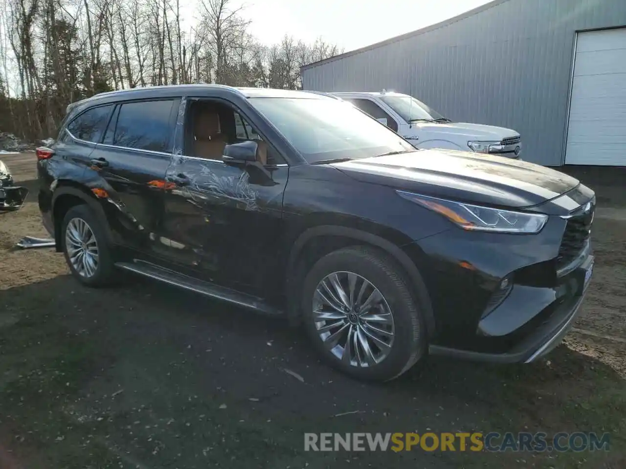 4 Photograph of a damaged car 5TDFZRBH3NS229199 TOYOTA HIGHLANDER 2022