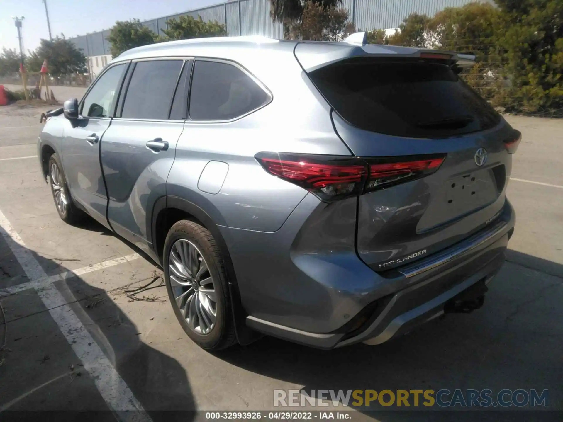 3 Photograph of a damaged car 5TDFZRBH4NS182927 TOYOTA HIGHLANDER 2022