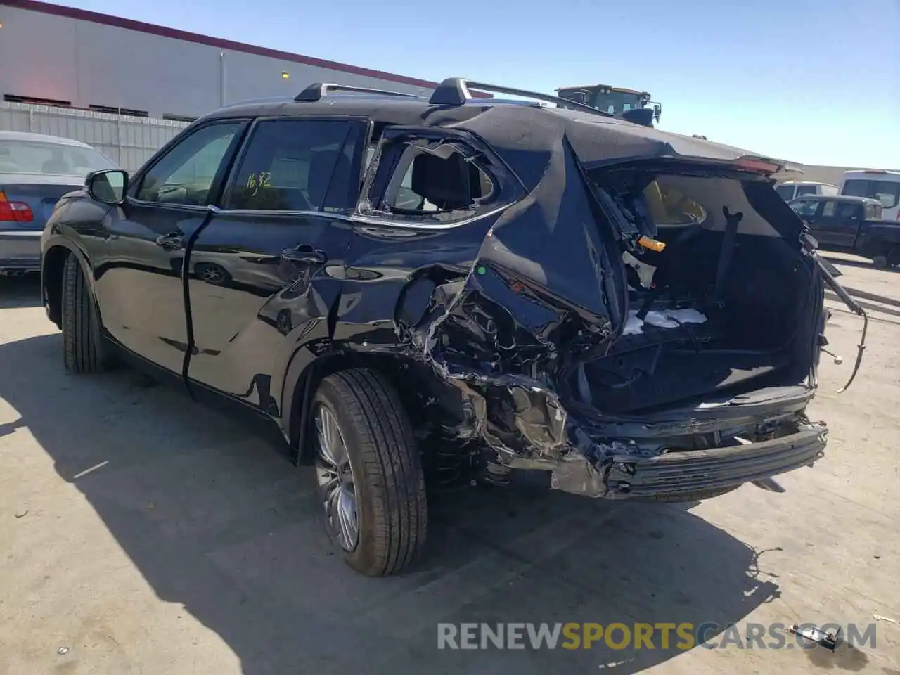 3 Photograph of a damaged car 5TDFZRBH5NS213456 TOYOTA HIGHLANDER 2022