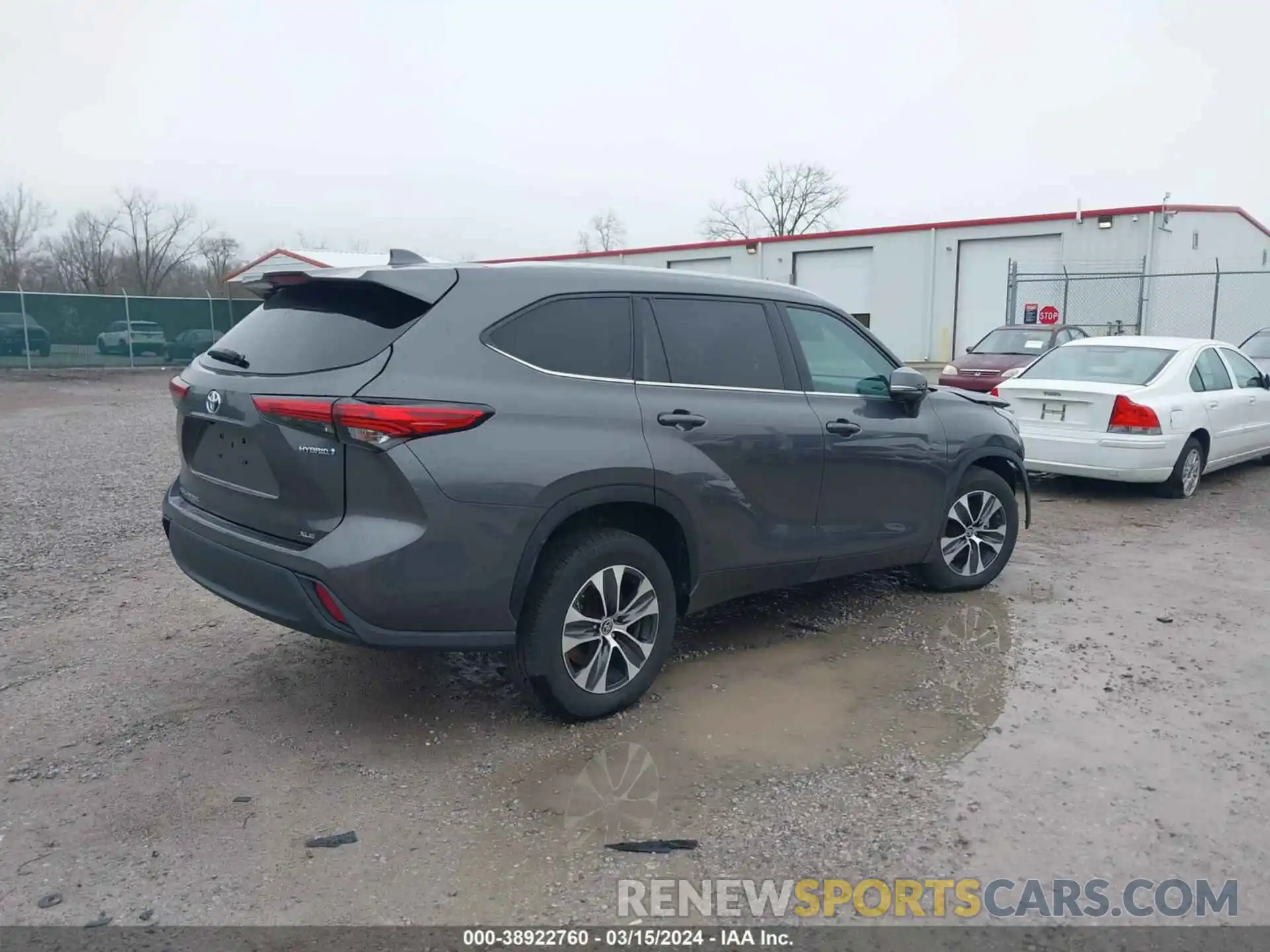 4 Photograph of a damaged car 5TDGARAH4NS515169 TOYOTA HIGHLANDER 2022