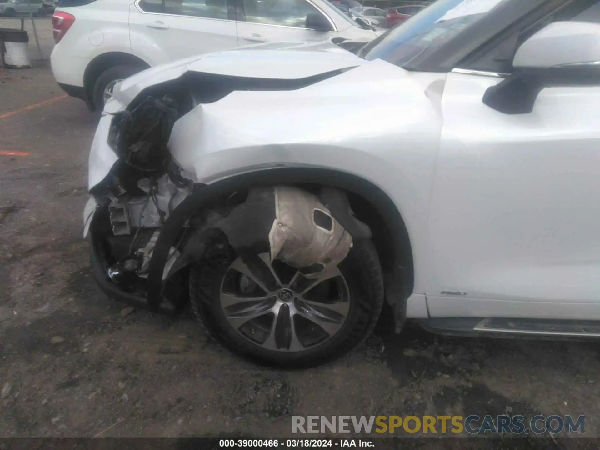 17 Photograph of a damaged car 5TDGBRCH1NS551105 TOYOTA HIGHLANDER 2022