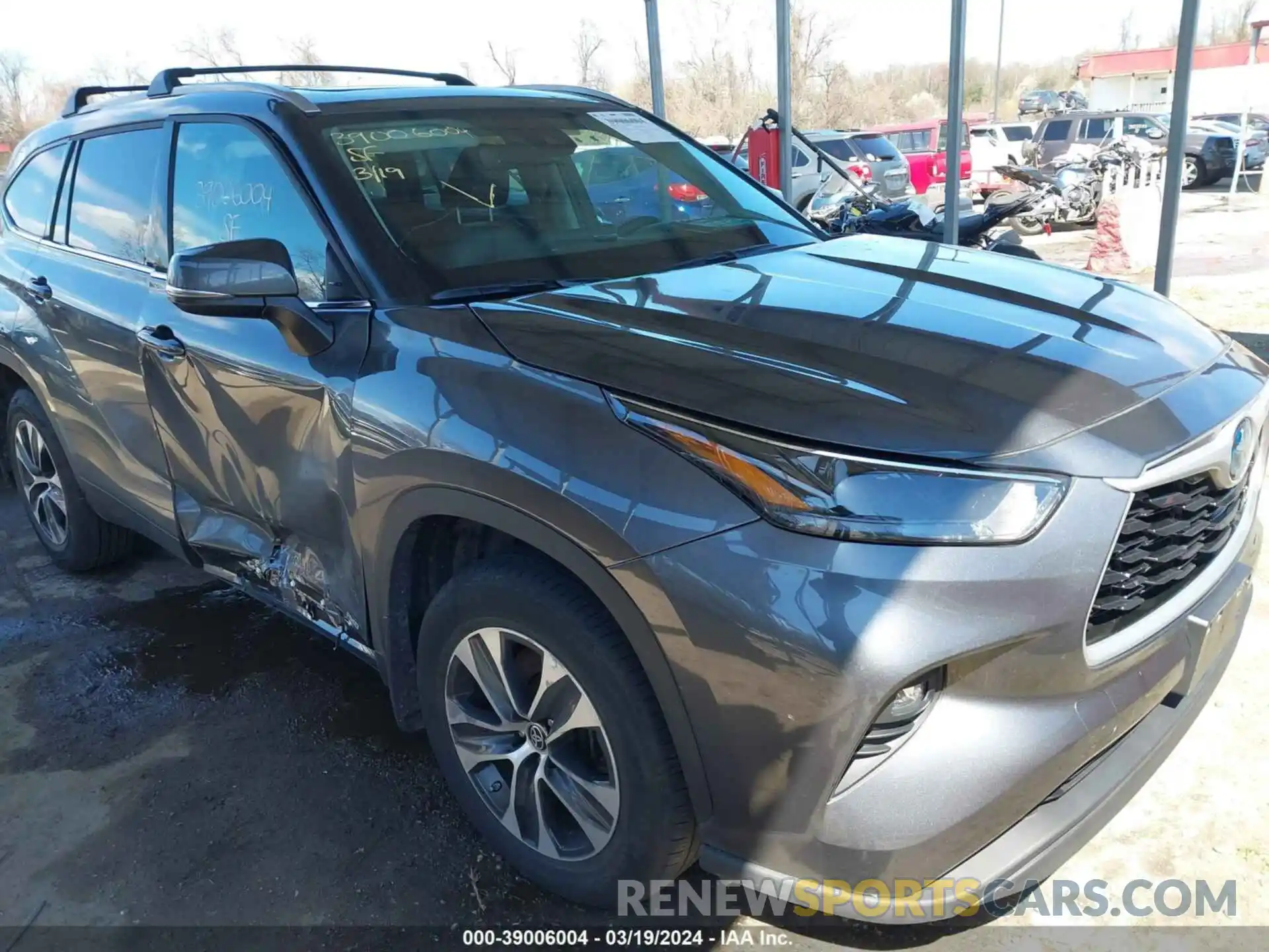 18 Photograph of a damaged car 5TDGBRCH1NS561505 TOYOTA HIGHLANDER 2022