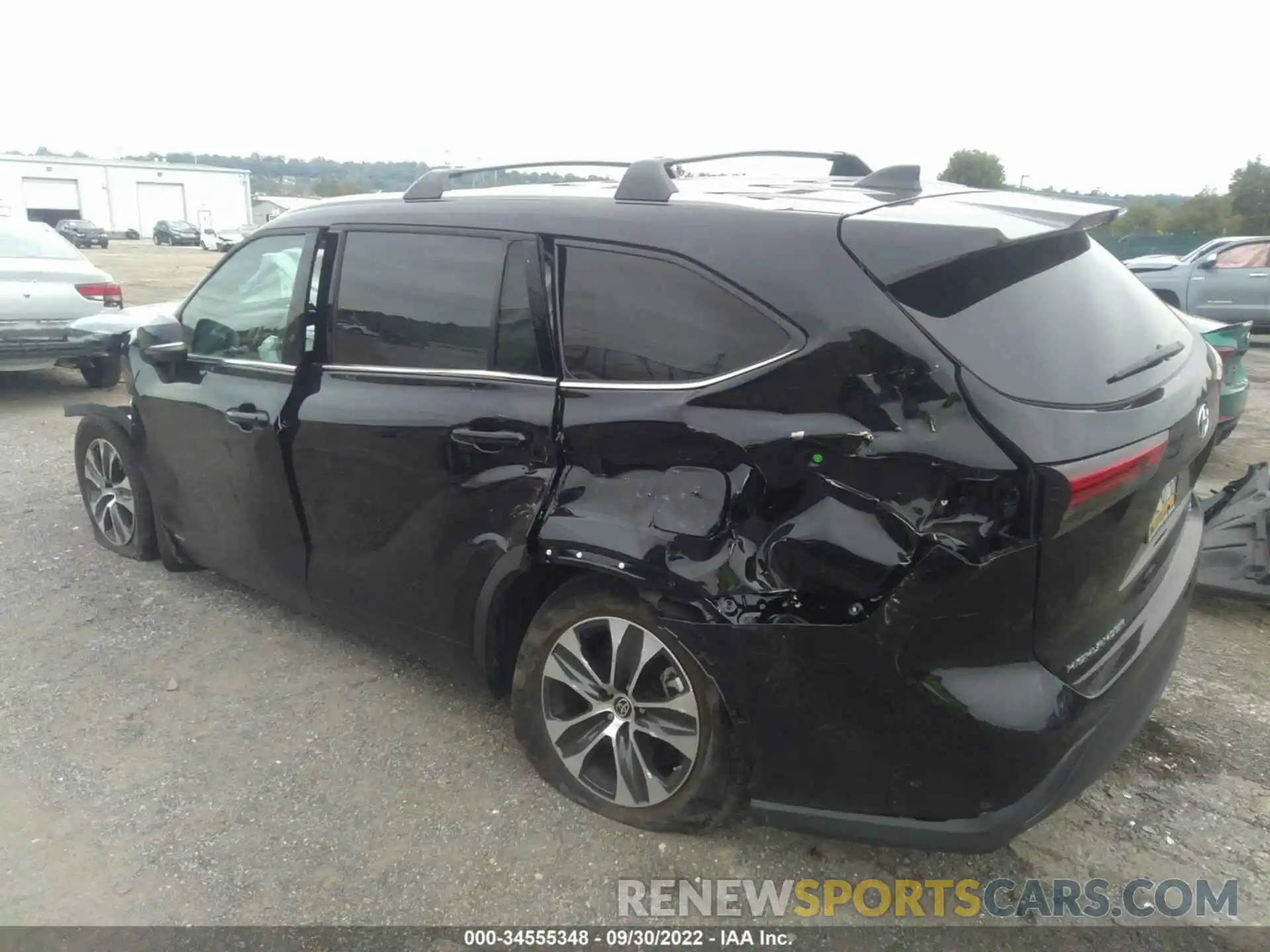 3 Photograph of a damaged car 5TDGBRCH5NS547087 TOYOTA HIGHLANDER 2022