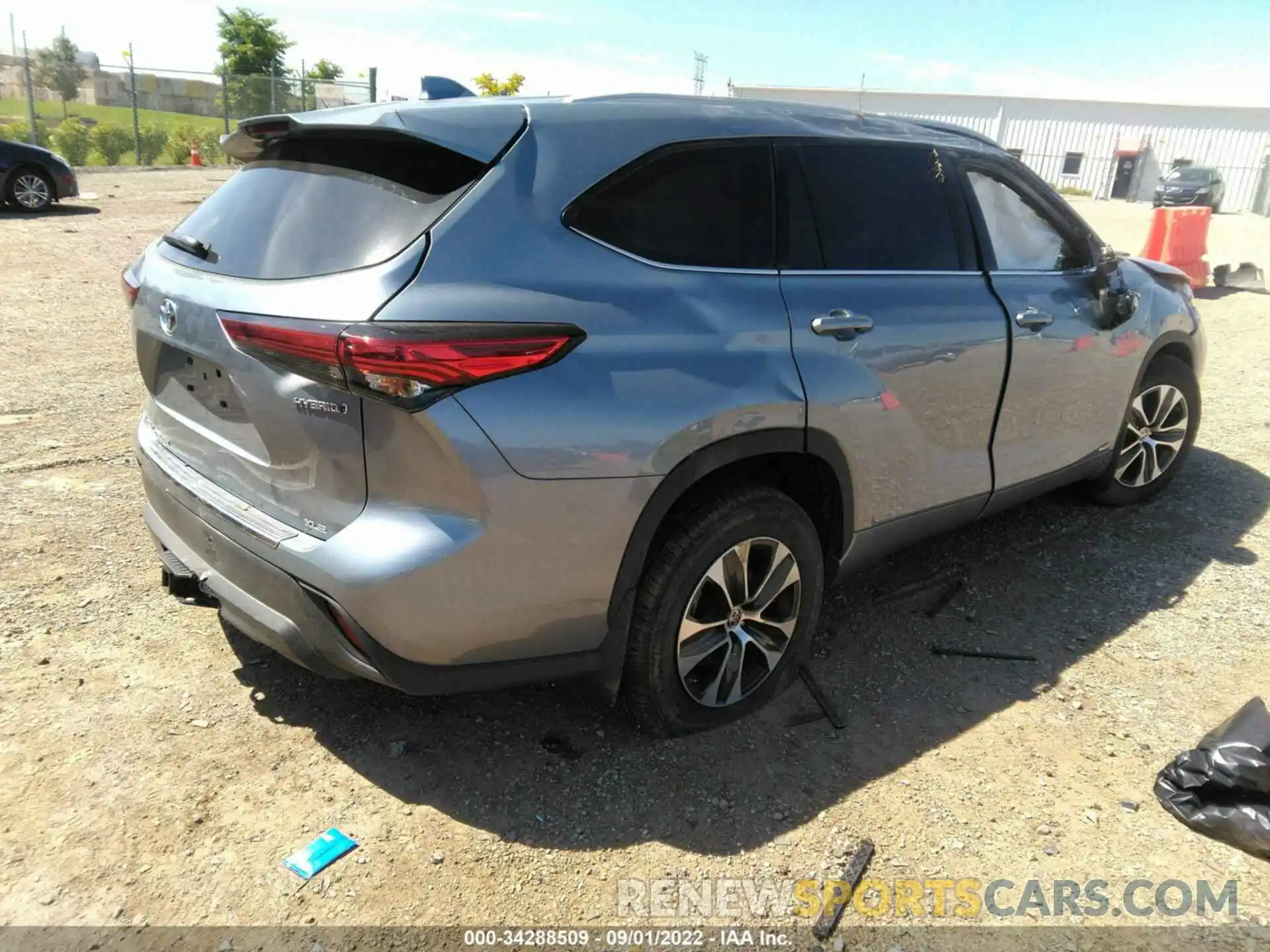 4 Photograph of a damaged car 5TDGBRCH6NS078074 TOYOTA HIGHLANDER 2022