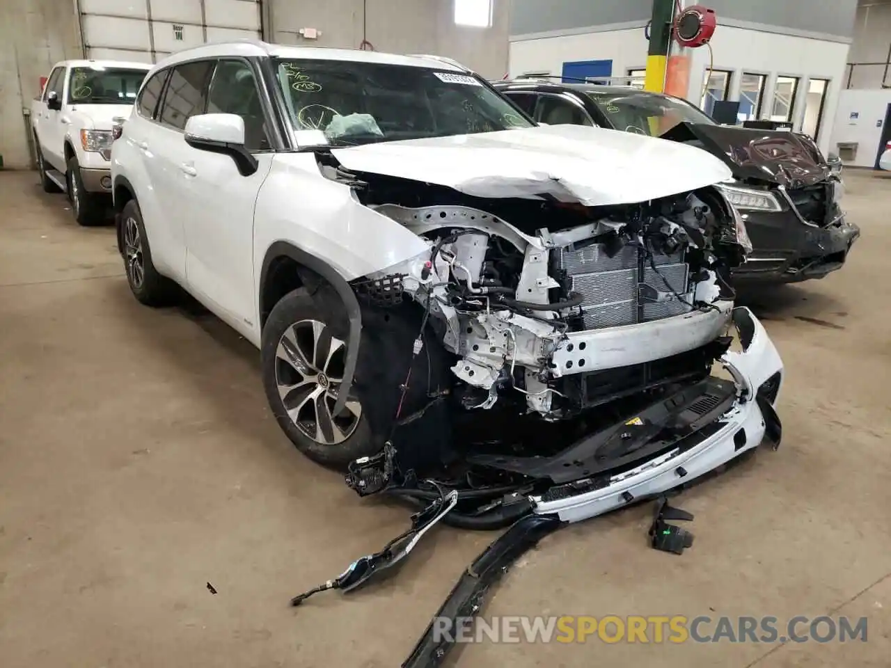 1 Photograph of a damaged car 5TDGBRCHXNS544783 TOYOTA HIGHLANDER 2022