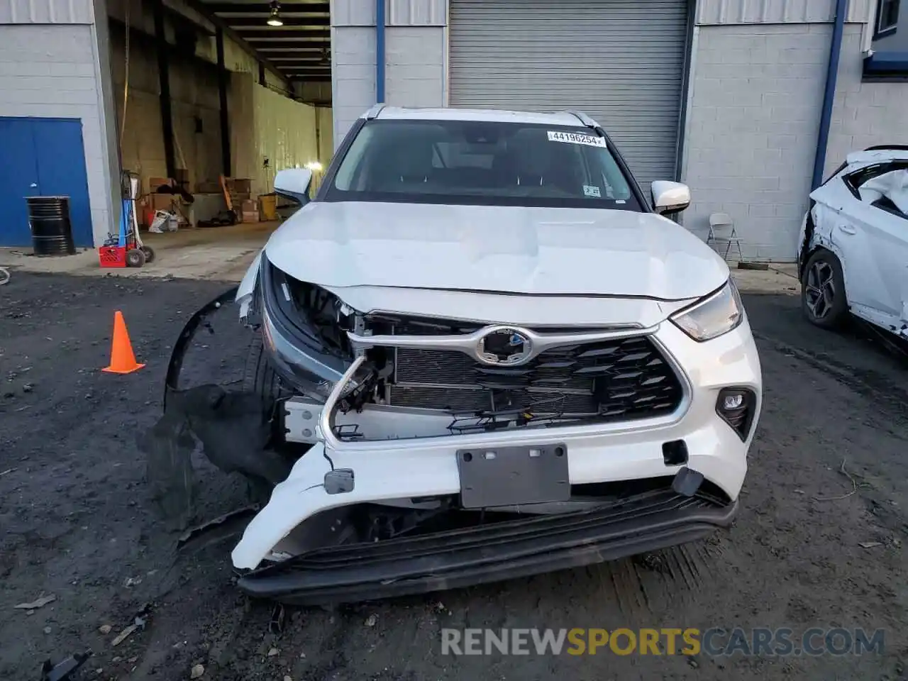 5 Photograph of a damaged car 5TDGBRCHXNS545870 TOYOTA HIGHLANDER 2022