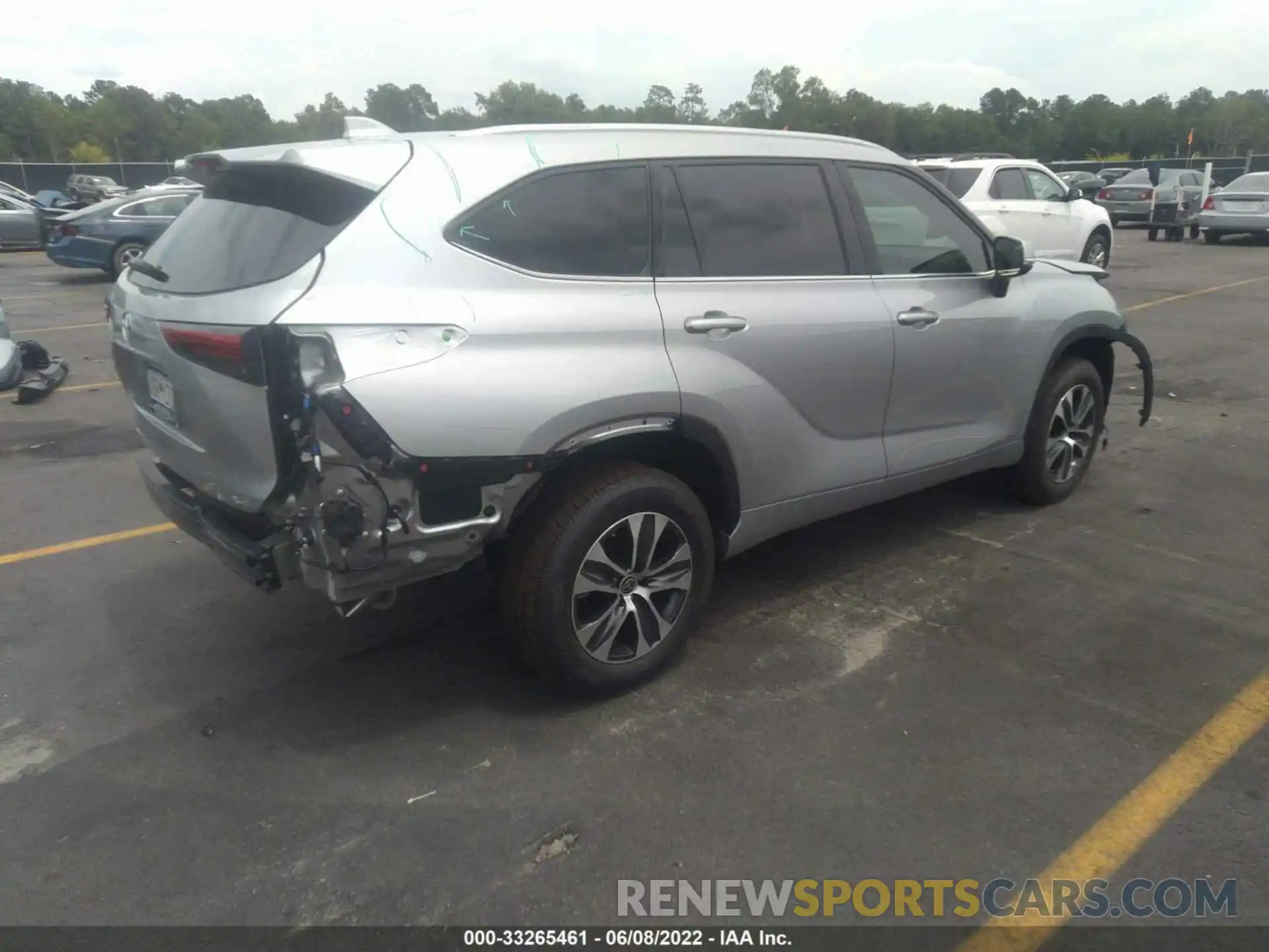 4 Photograph of a damaged car 5TDGZRAH0NS105638 TOYOTA HIGHLANDER 2022