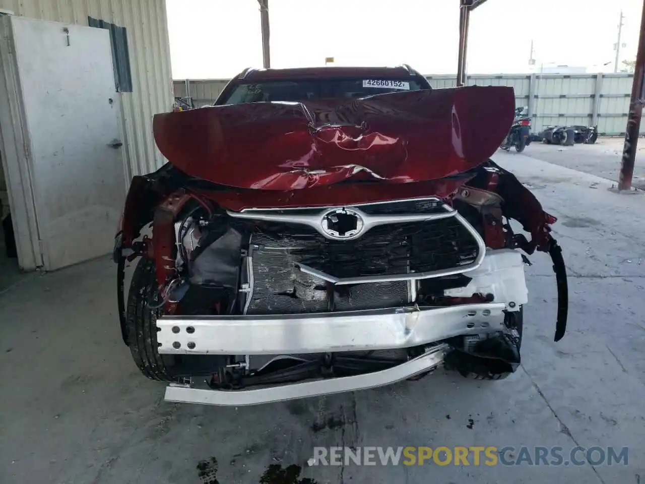 9 Photograph of a damaged car 5TDGZRAH0NS540658 TOYOTA HIGHLANDER 2022