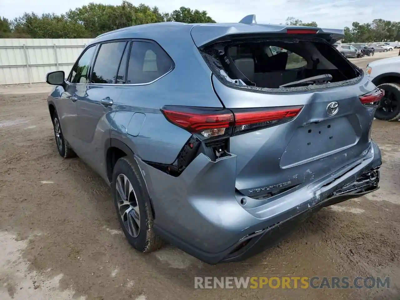 2 Photograph of a damaged car 5TDGZRAH1NS106233 TOYOTA HIGHLANDER 2022