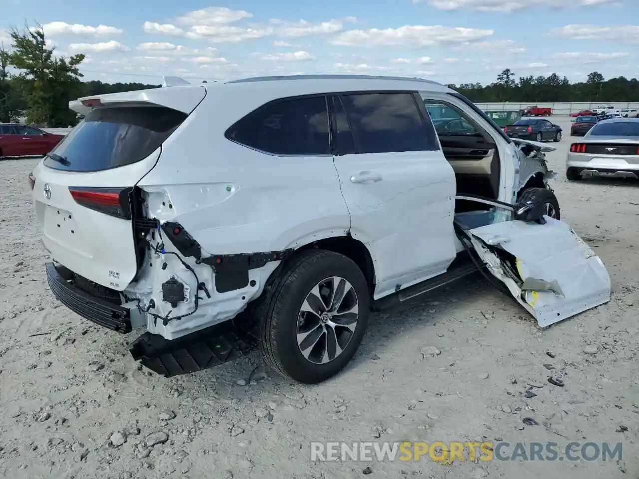 4 Photograph of a damaged car 5TDGZRAH1NS125090 TOYOTA HIGHLANDER 2022