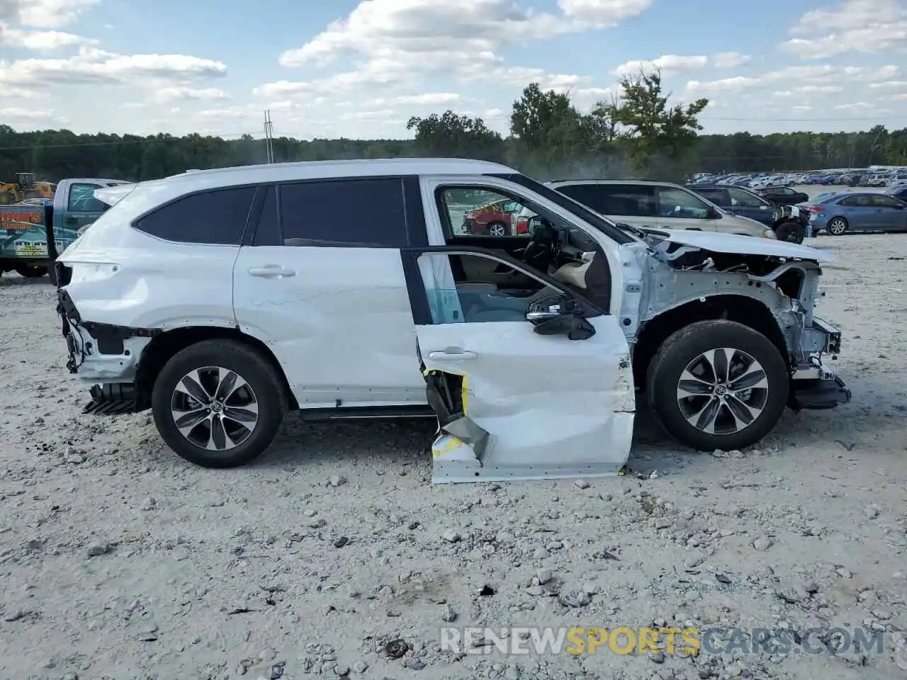 9 Photograph of a damaged car 5TDGZRAH1NS125090 TOYOTA HIGHLANDER 2022