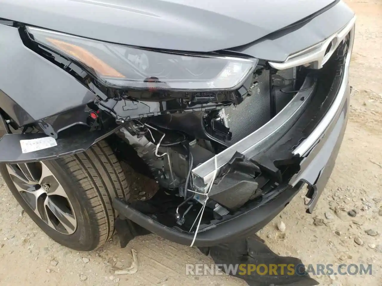 9 Photograph of a damaged car 5TDGZRAH2NS097297 TOYOTA HIGHLANDER 2022