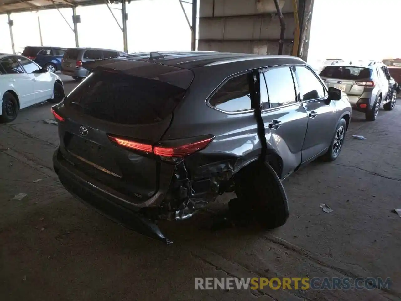 4 Photograph of a damaged car 5TDGZRAH2NS539284 TOYOTA HIGHLANDER 2022