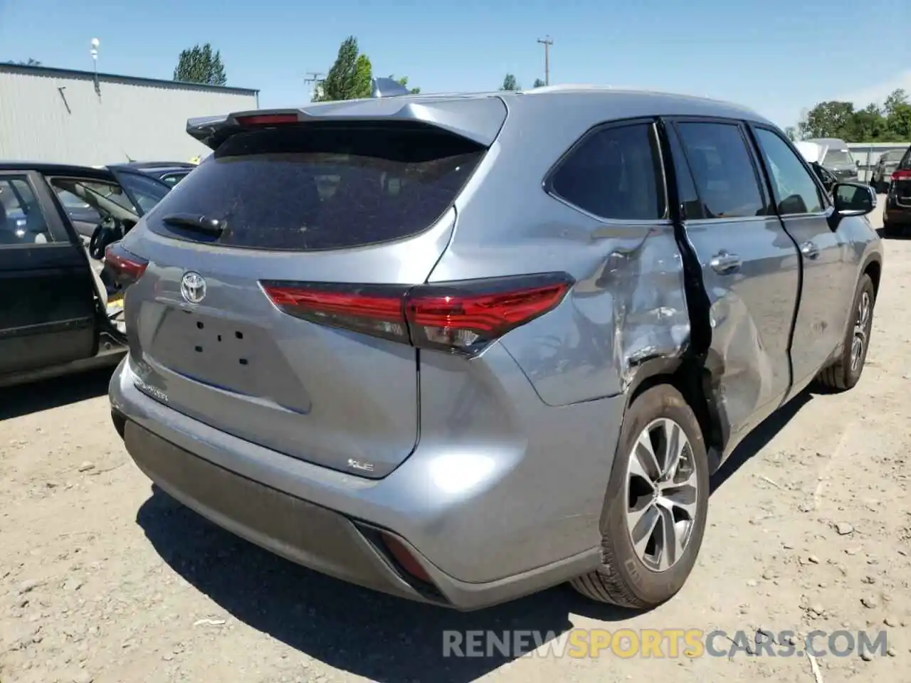 4 Photograph of a damaged car 5TDGZRAH3NS118917 TOYOTA HIGHLANDER 2022